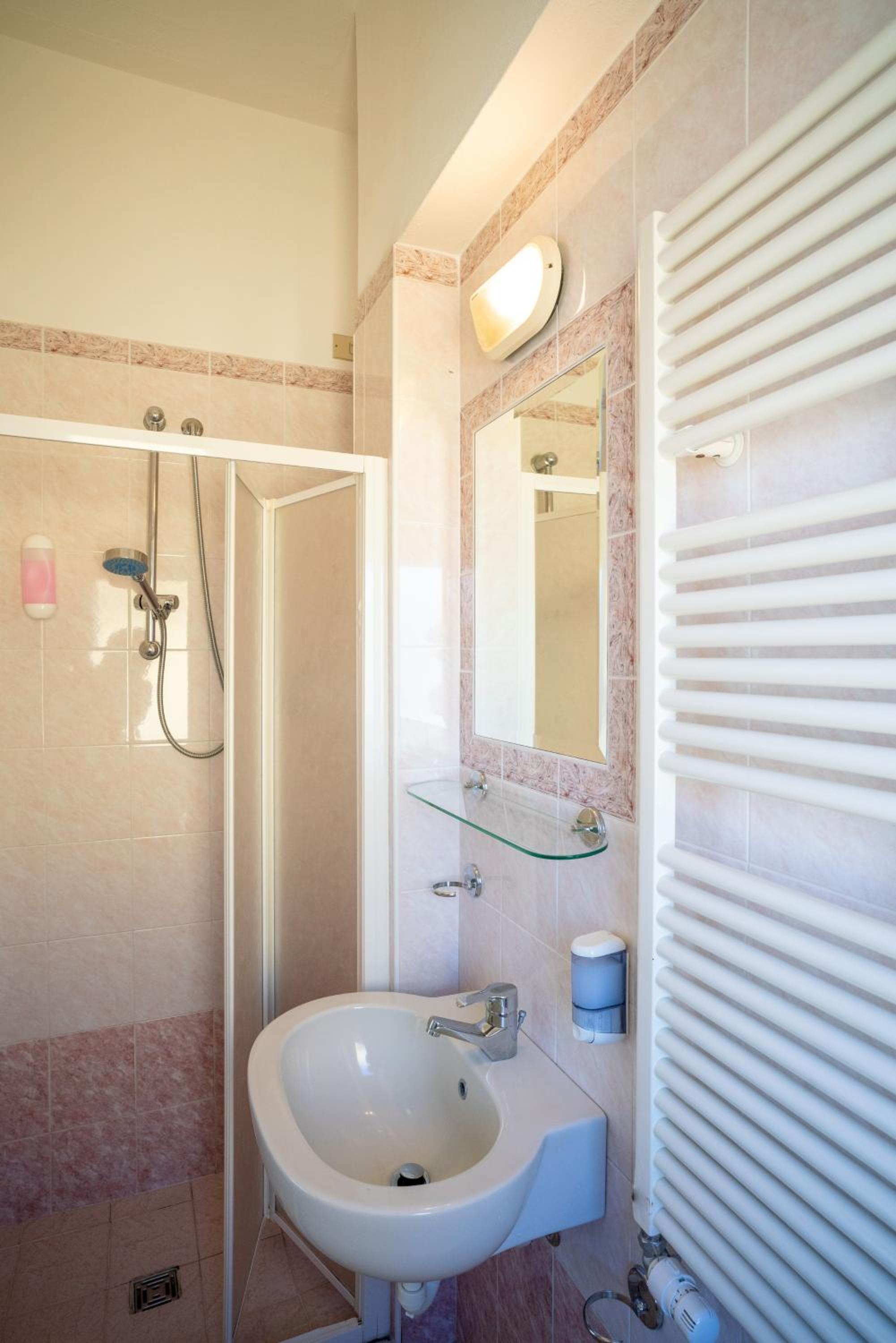 Double or Twin Room - Photo 15