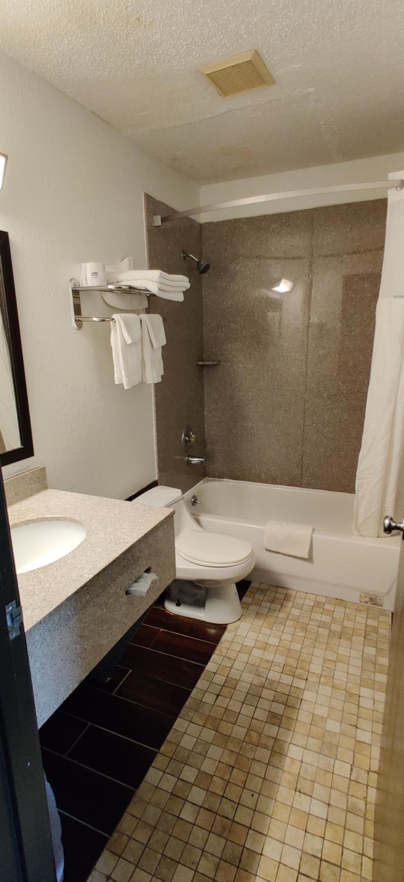 King Studio Suite - Non-Smoking - Photo 4