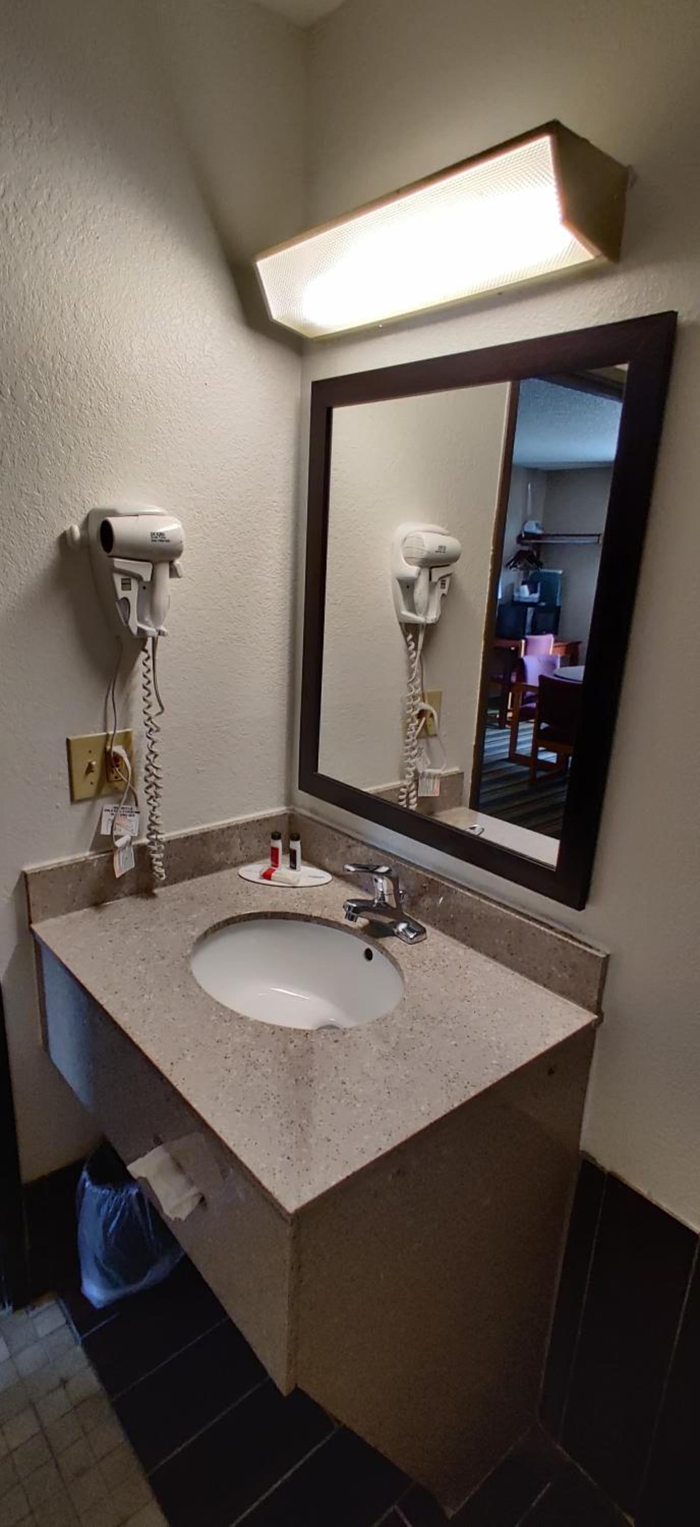 King Studio Suite - Non-Smoking - Photo 2
