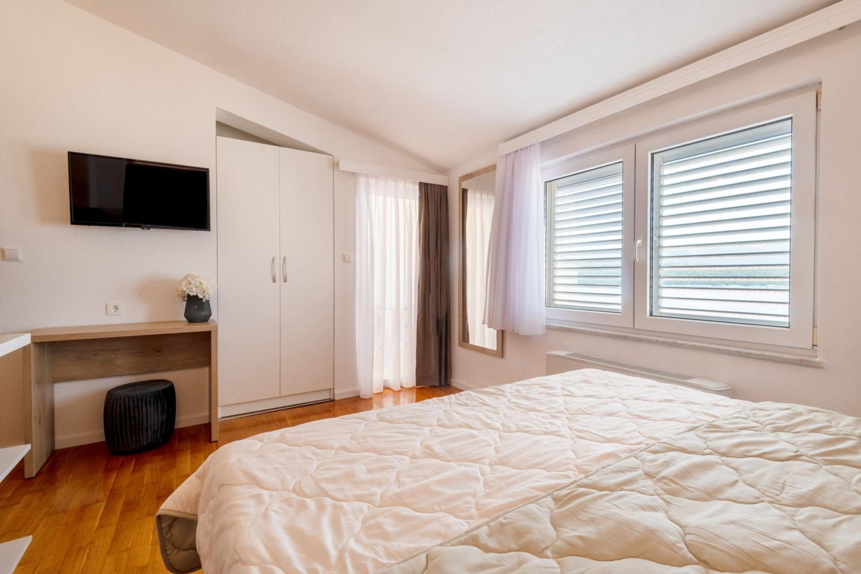 Studio Apartment with Balcony and Sea View photo 2