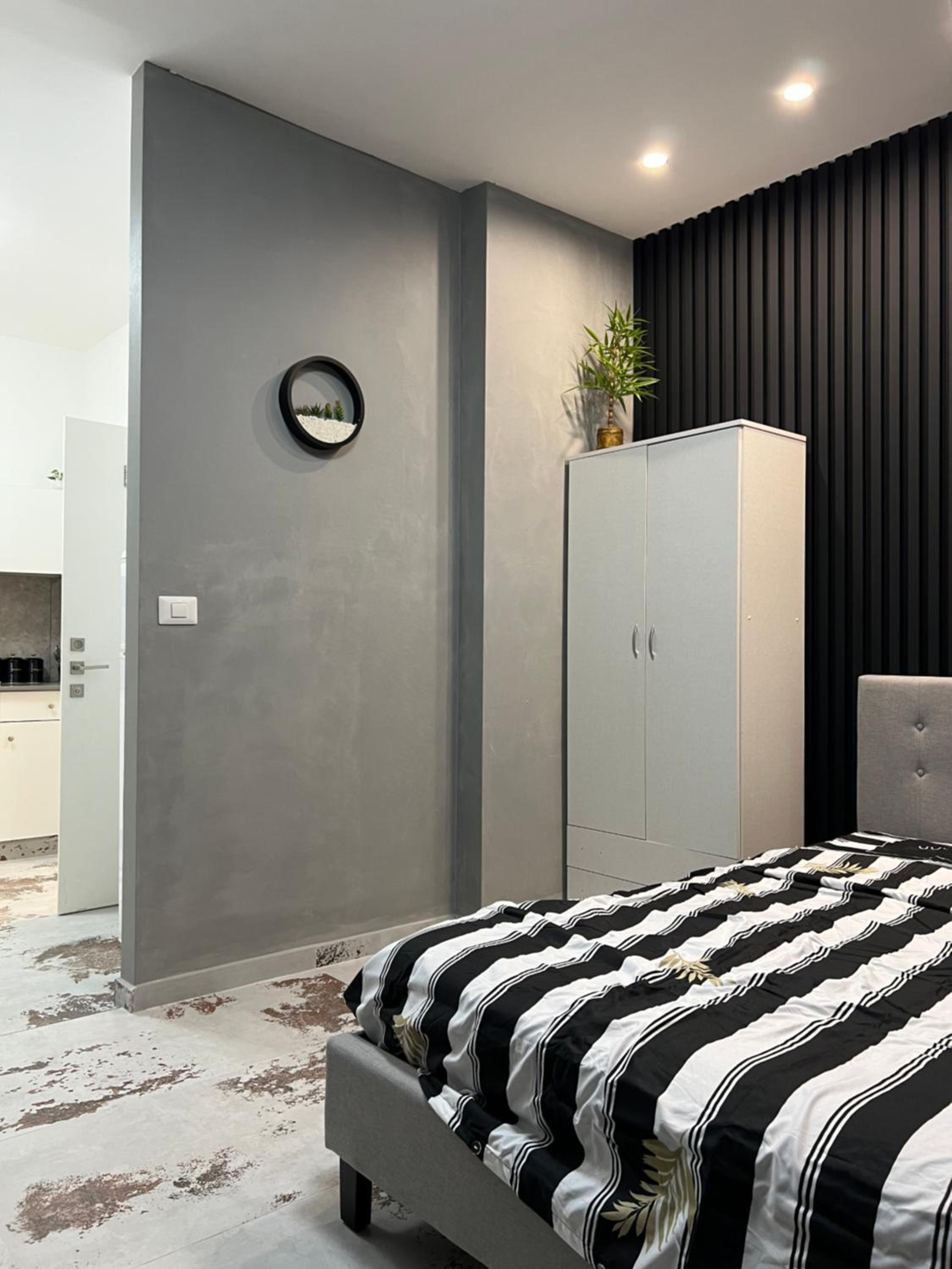 One-Bedroom Apartment - Photo 1