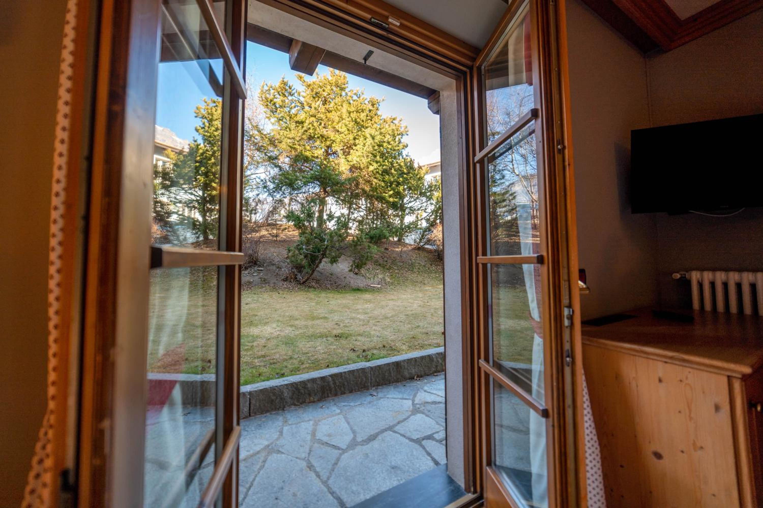 Double Room with Garden - Photo 12