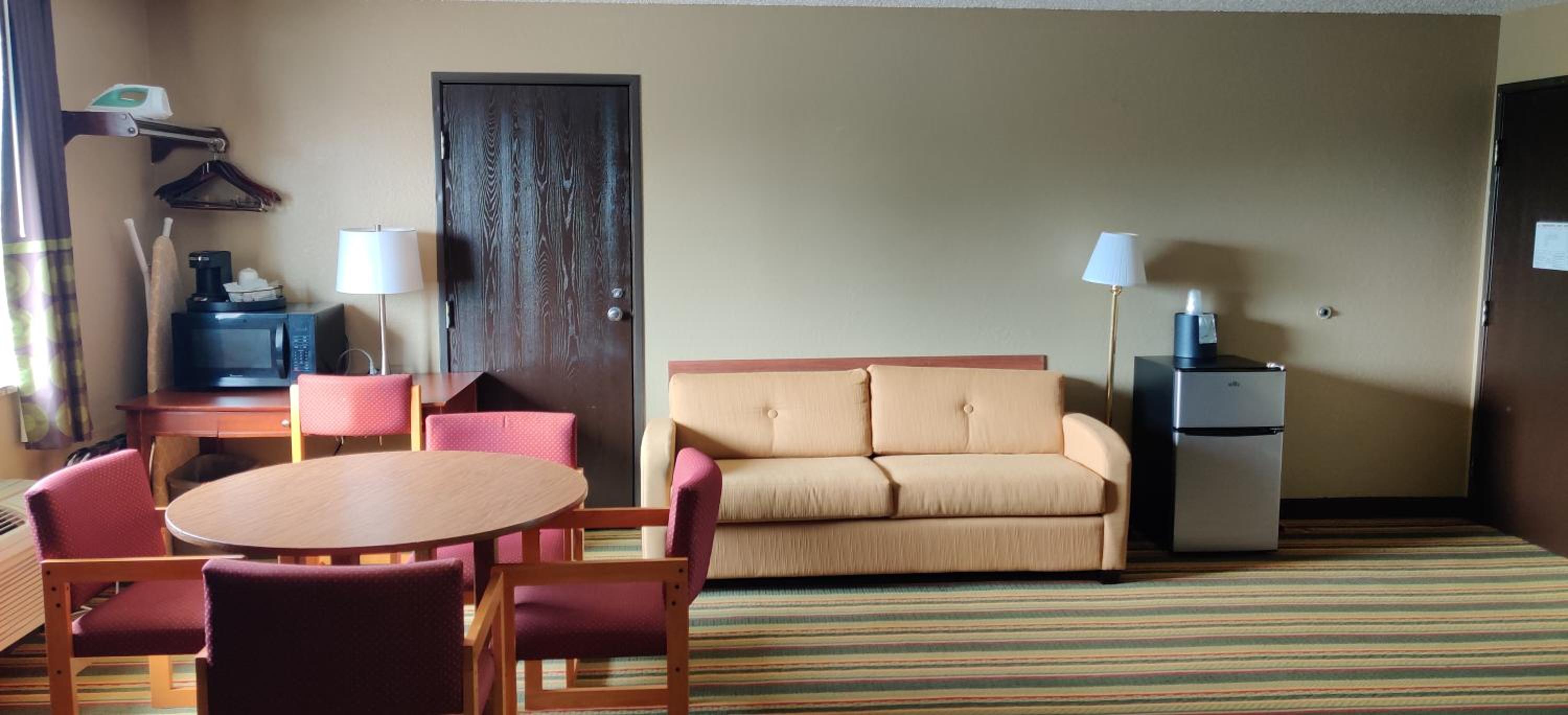 Studio Suite with Two Queen Beds - Non-Smoking - Photo 3
