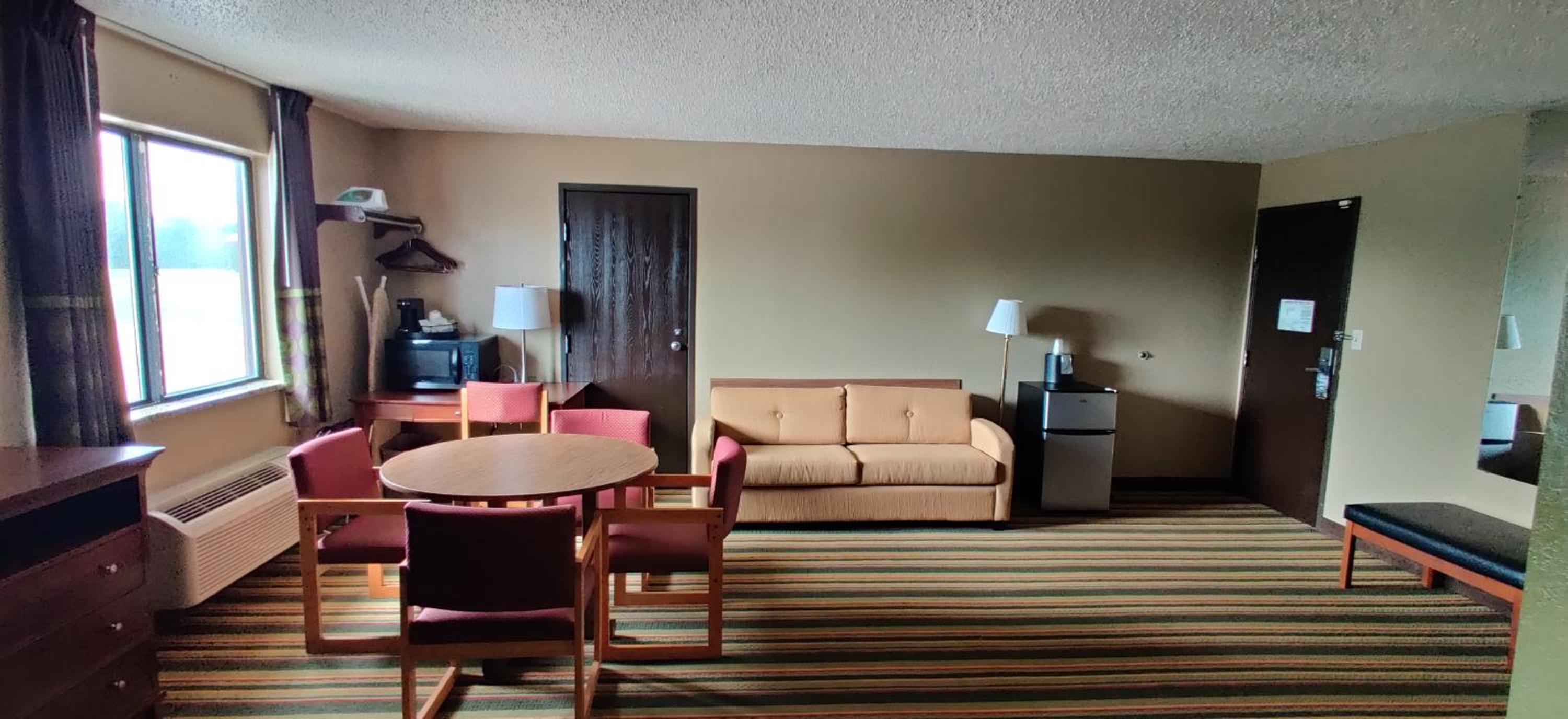 Studio Suite with Two Queen Beds - Non-Smoking - Photo 4