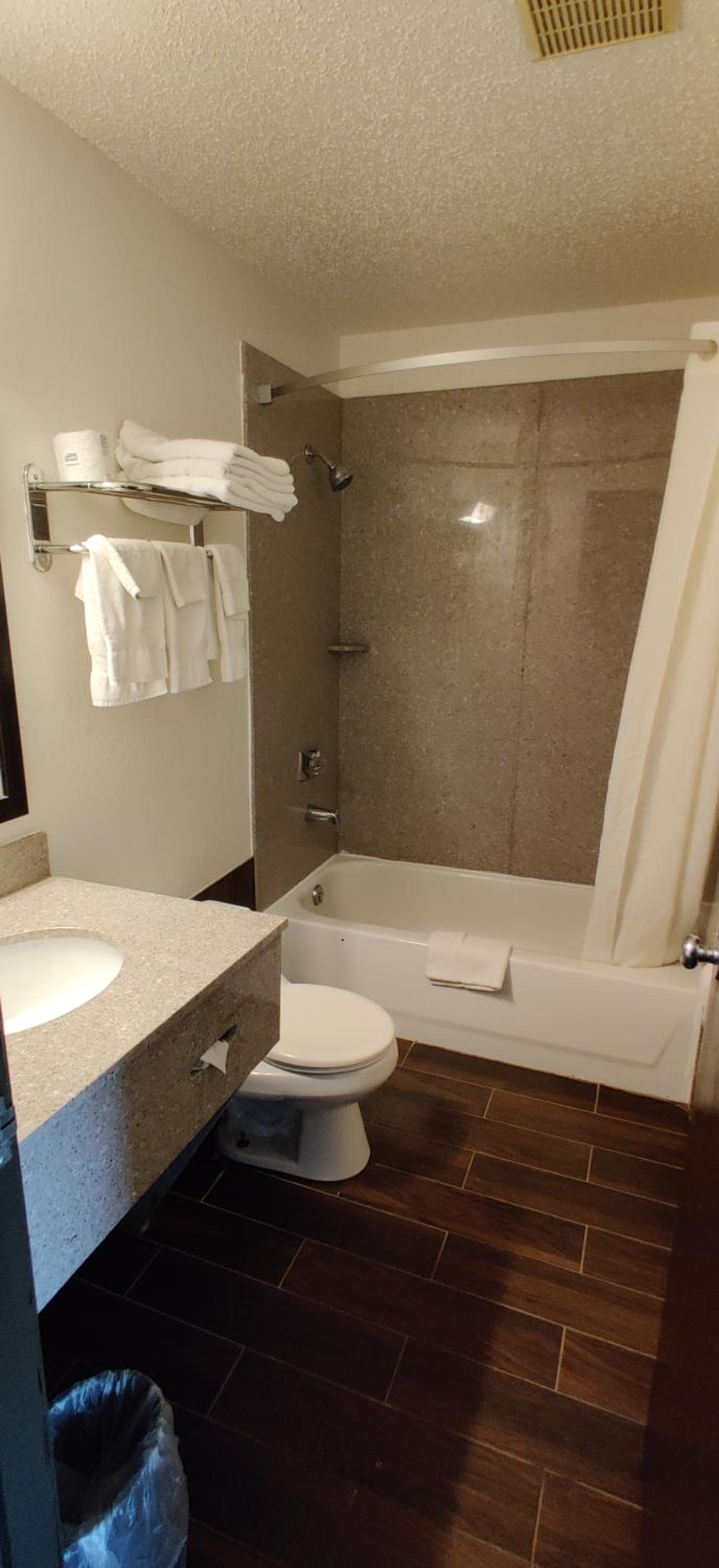 Studio Suite with Two Queen Beds - Non-Smoking - Photo 5