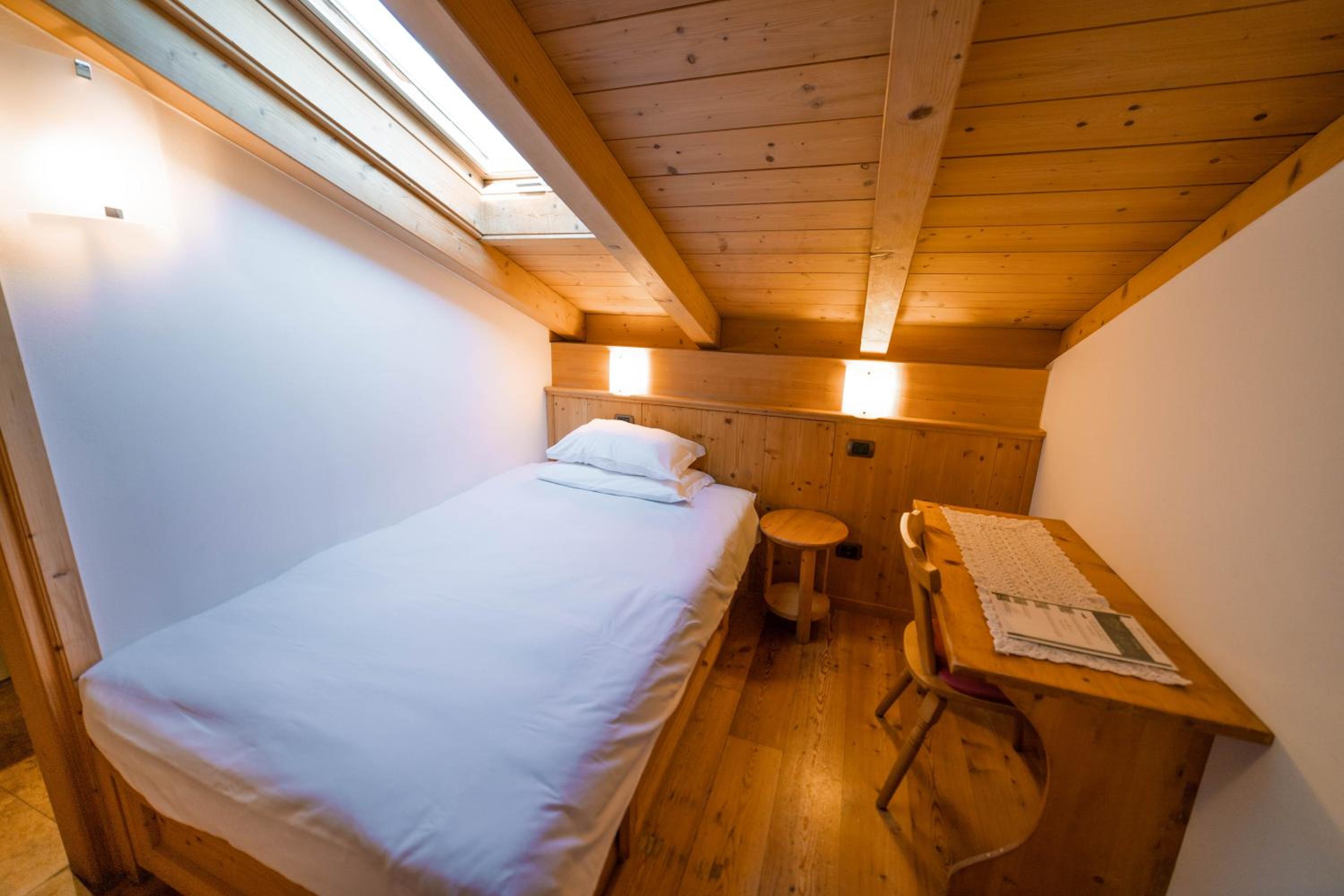 Small Single Room photo 1