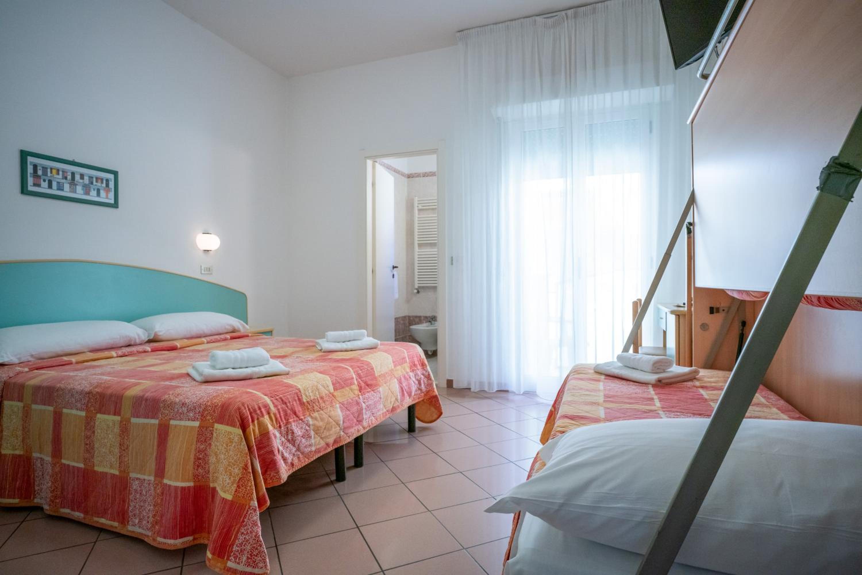 Triple Room - Photo 18
