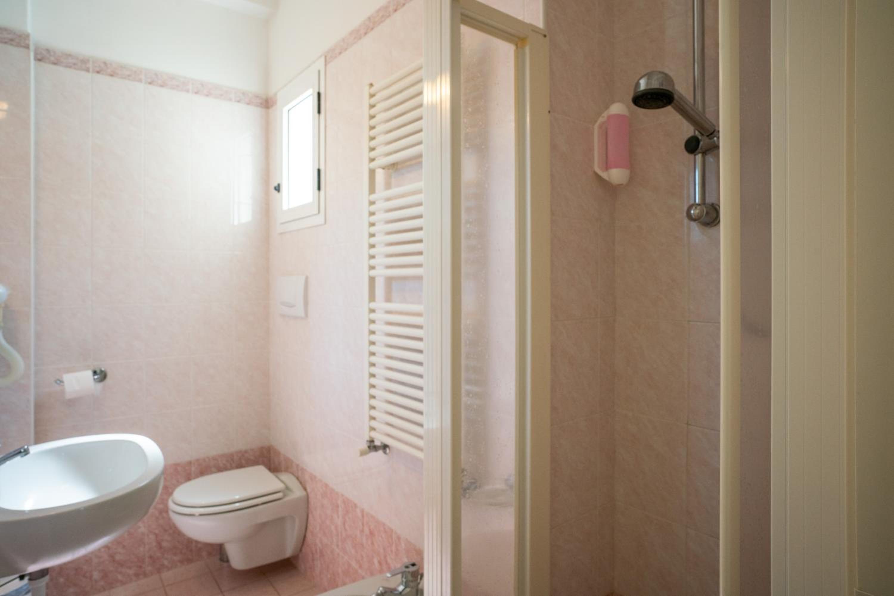 Triple Room - Photo 11