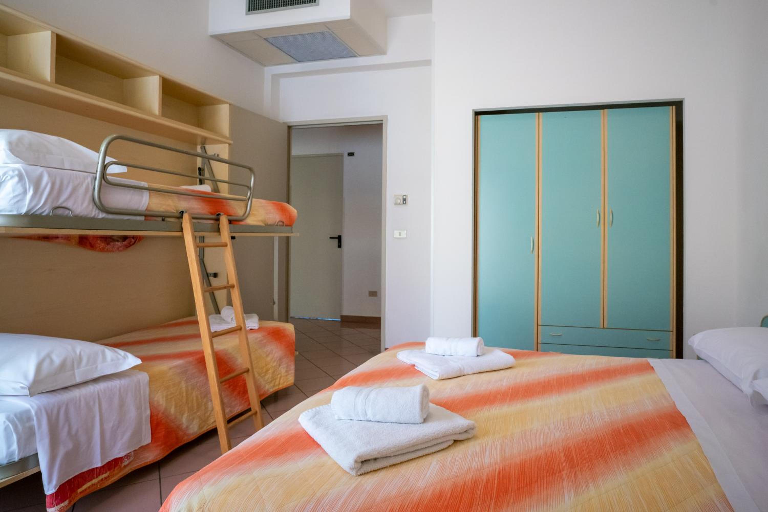 Quadruple Room - Photo 4