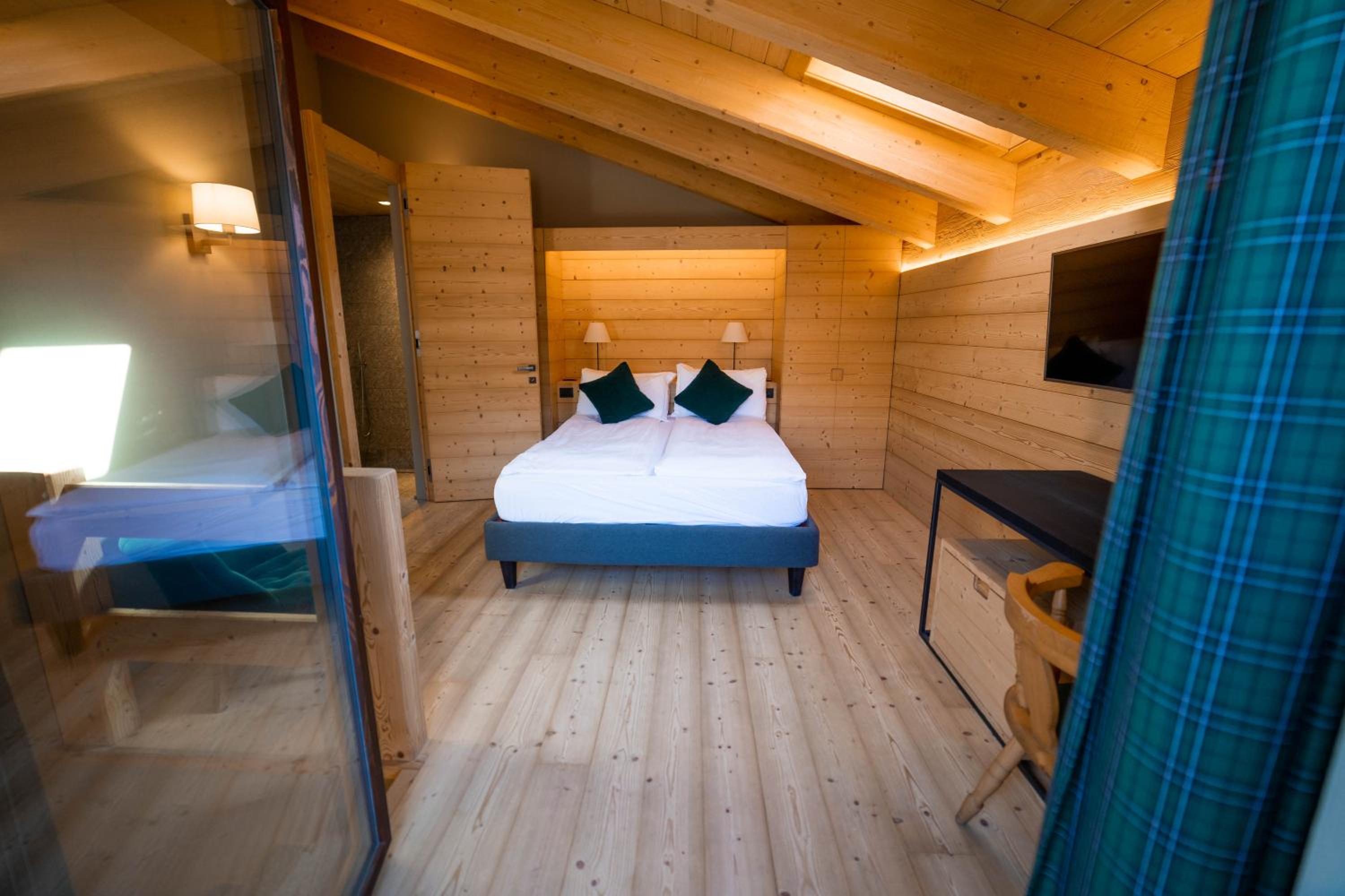 Deluxe Double Room with Balcony - Photo 2