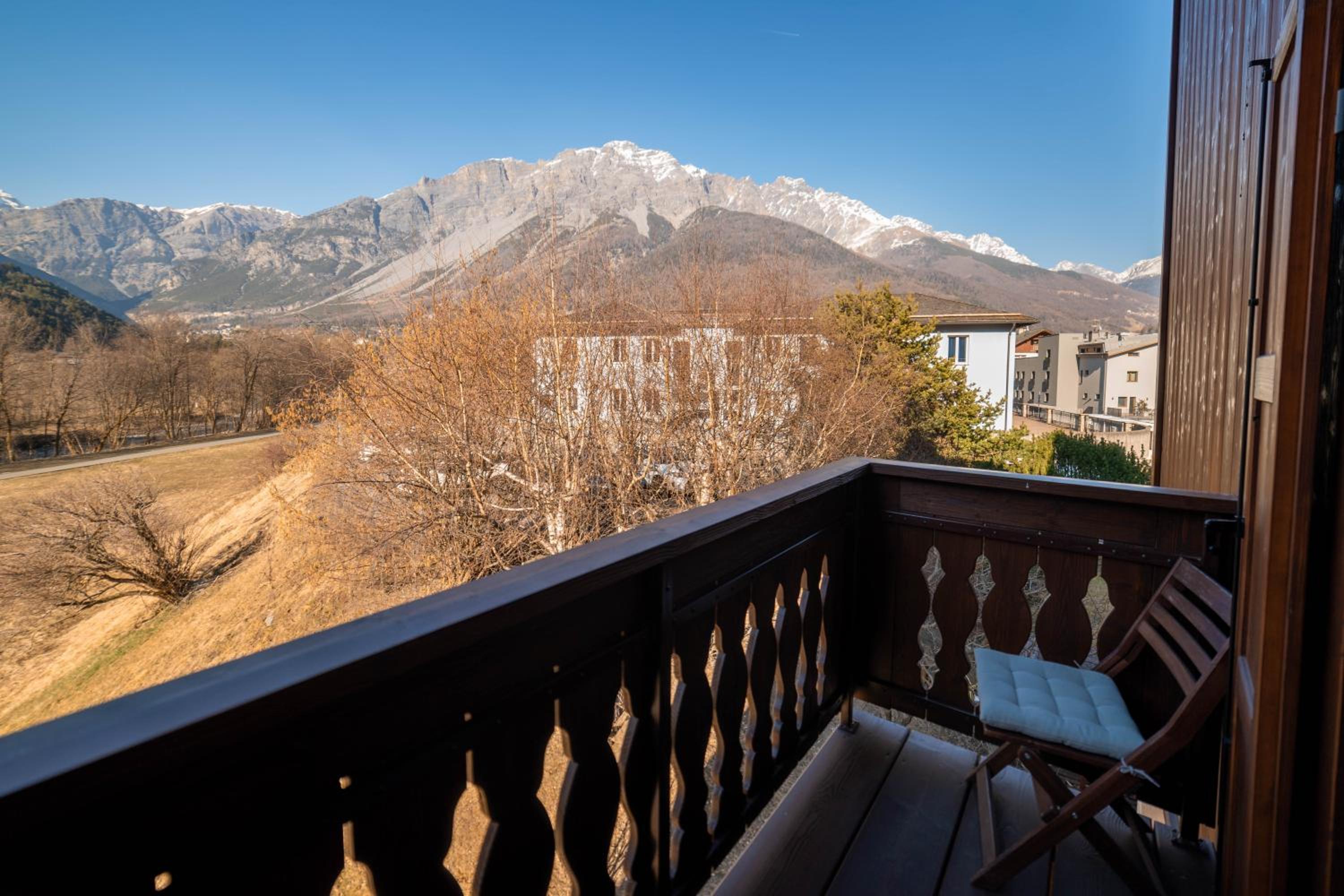 Deluxe Double Room with Balcony - Photo 4