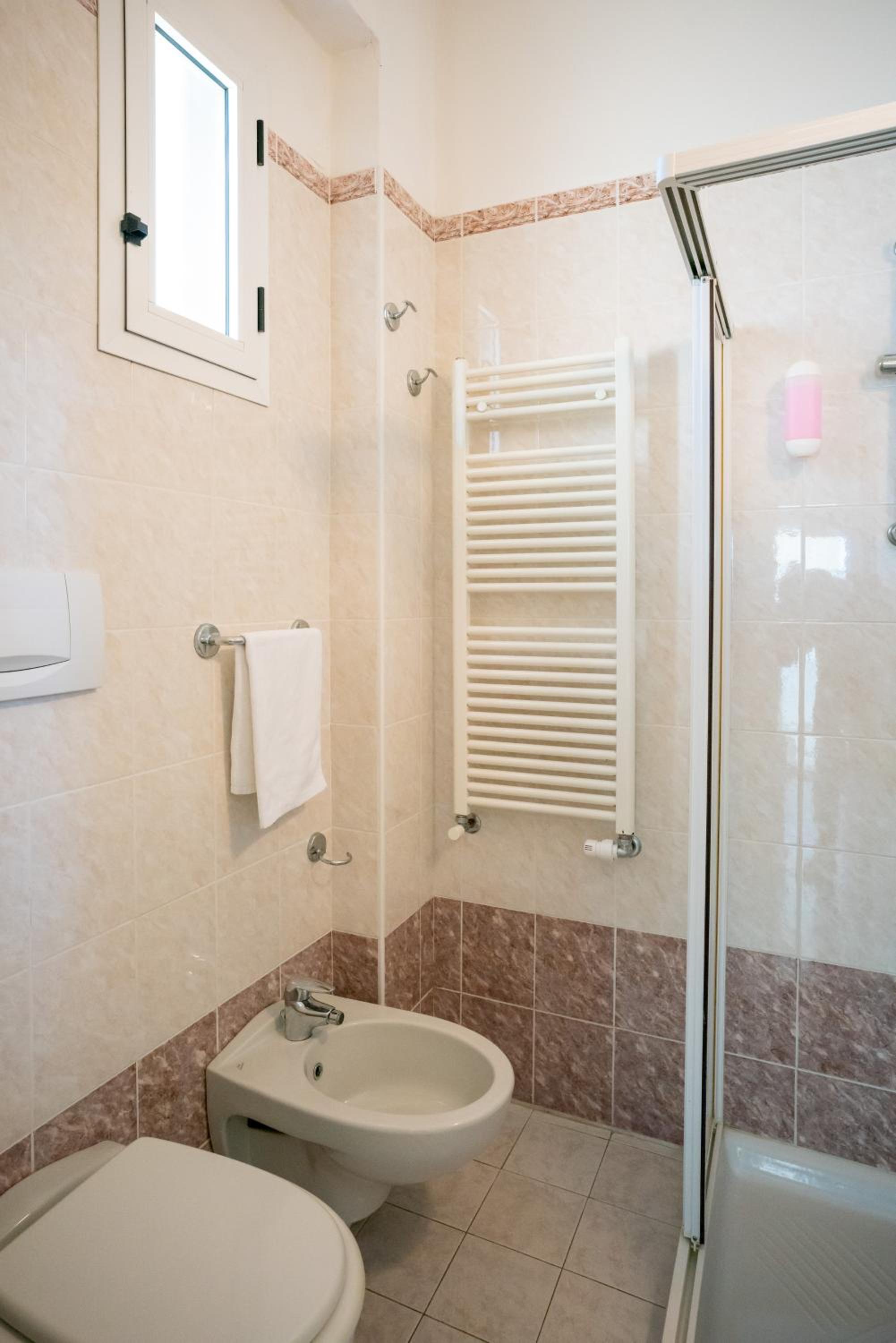 Quadruple Room - Photo 9