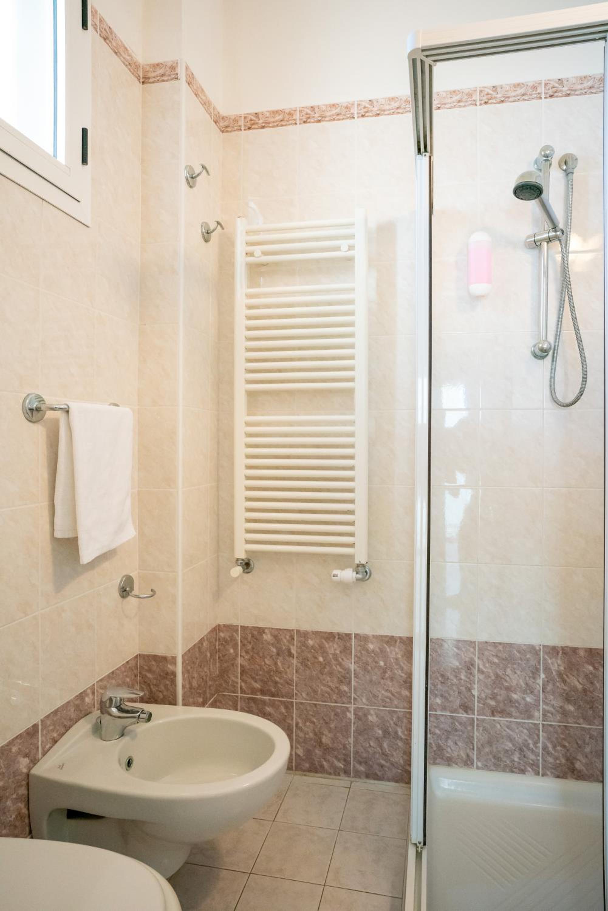 Quadruple Room - Photo 8