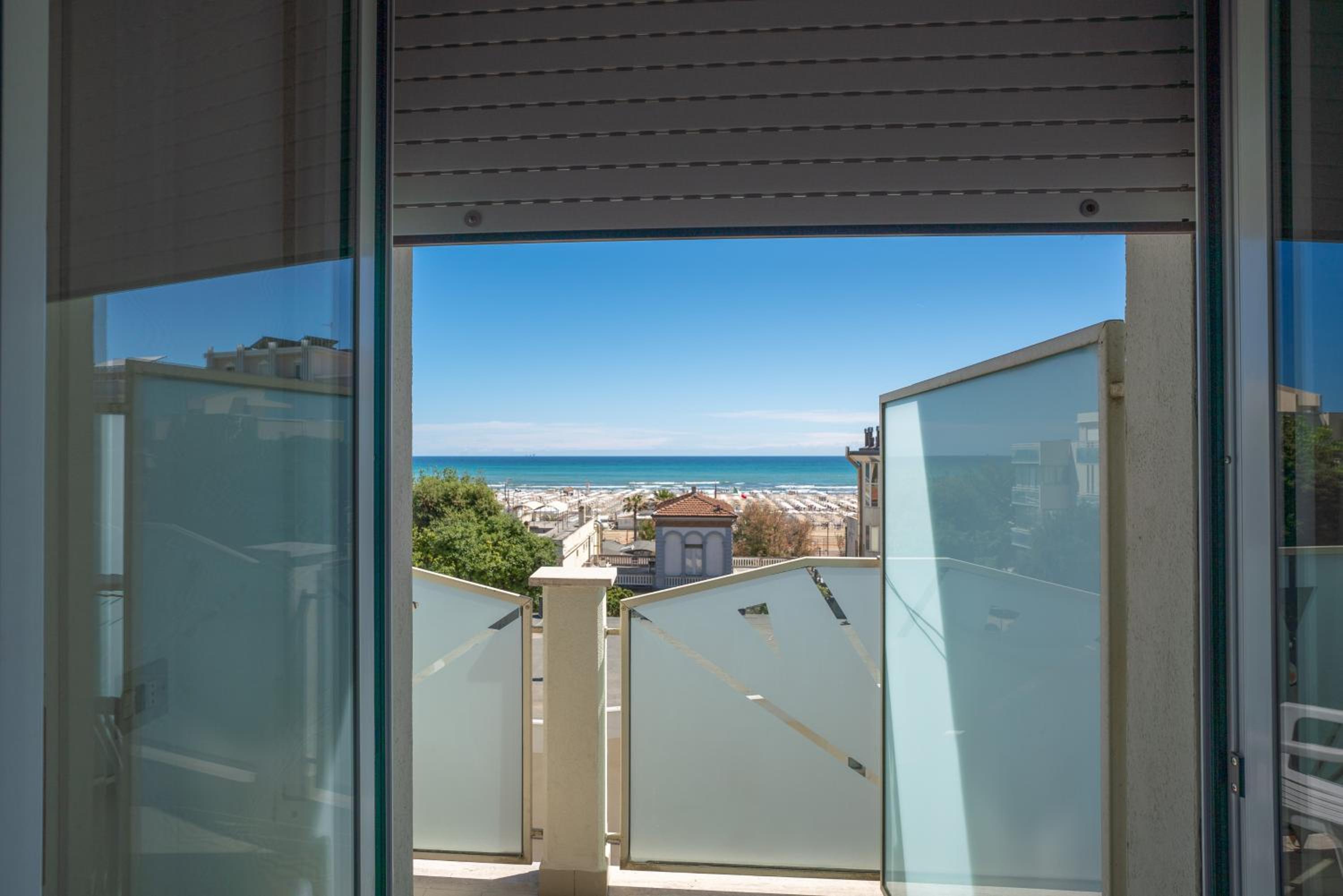 Double Room with Sea View - Photo 6