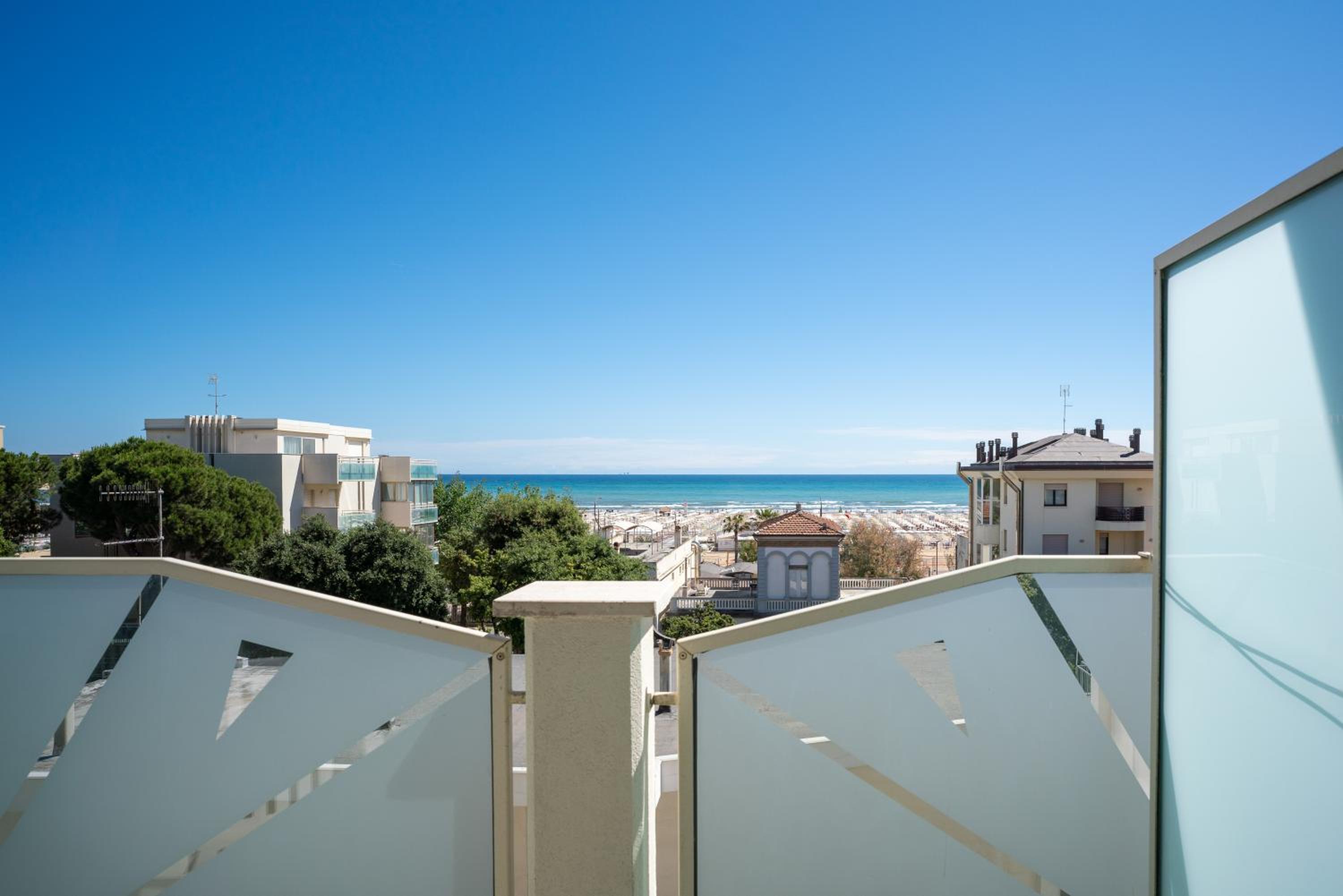 Double Room with Sea View - Photo 3