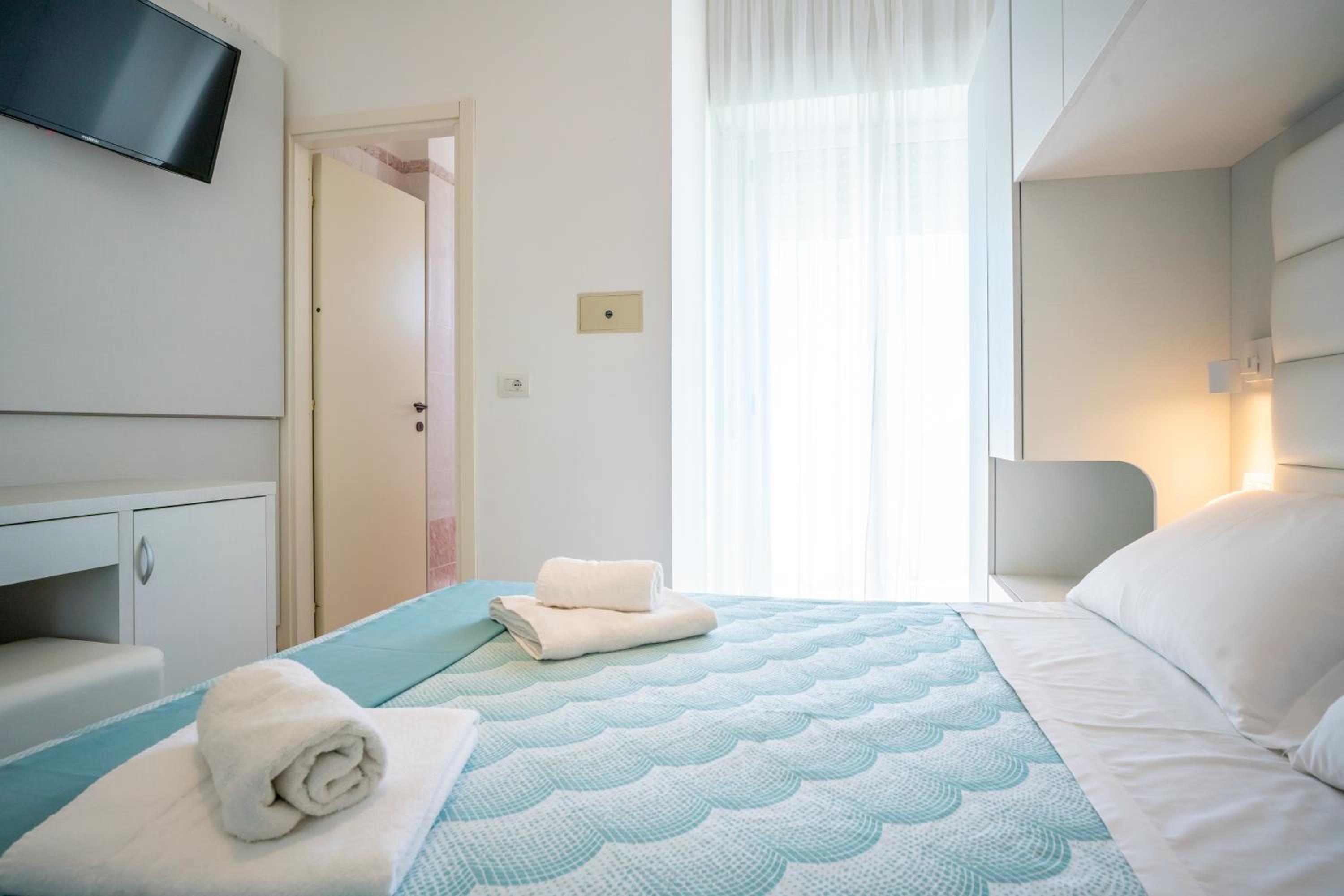 Double Room with Sea View - Photo 1