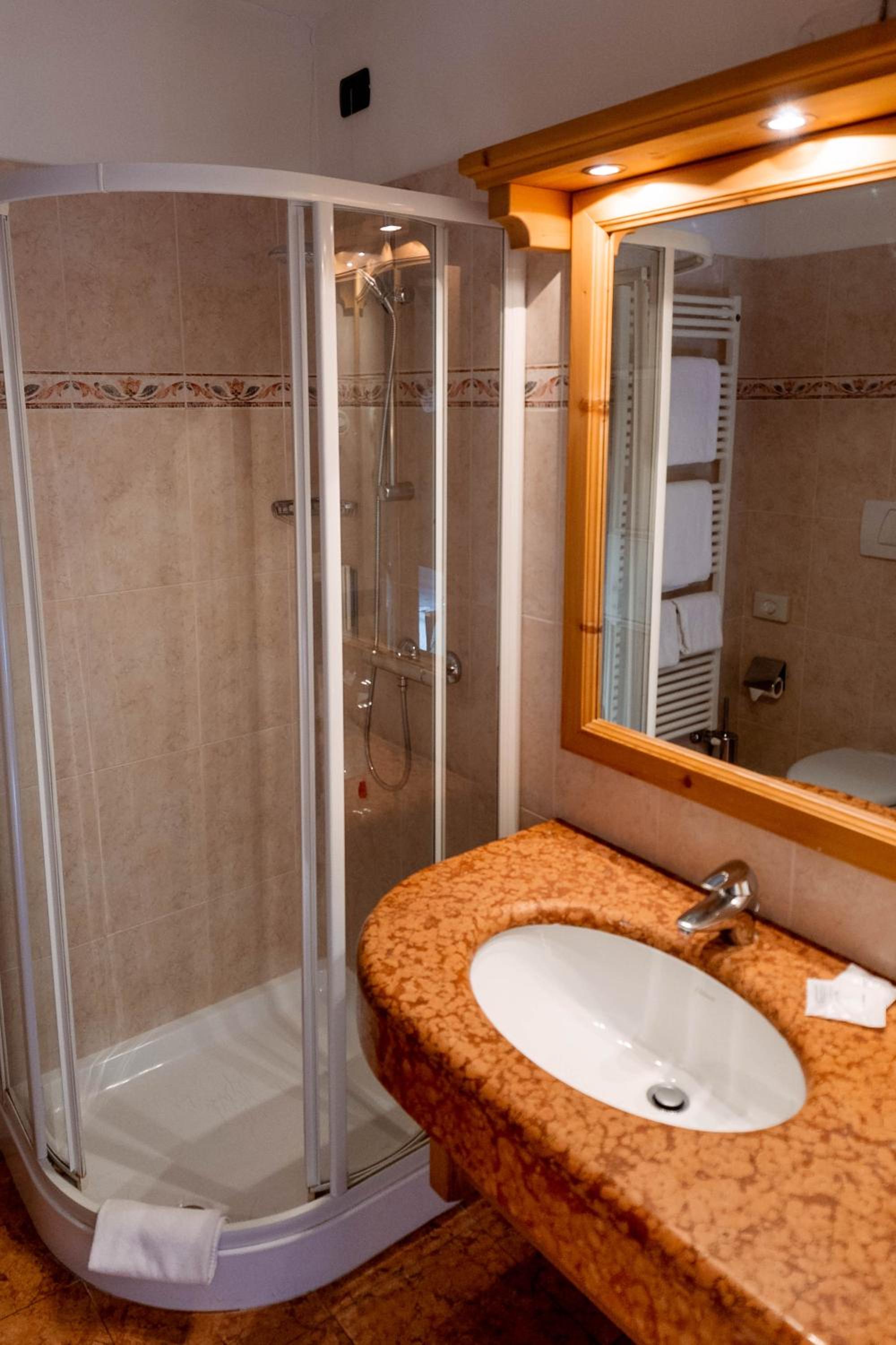 Comfort Quadruple Room - Photo 9