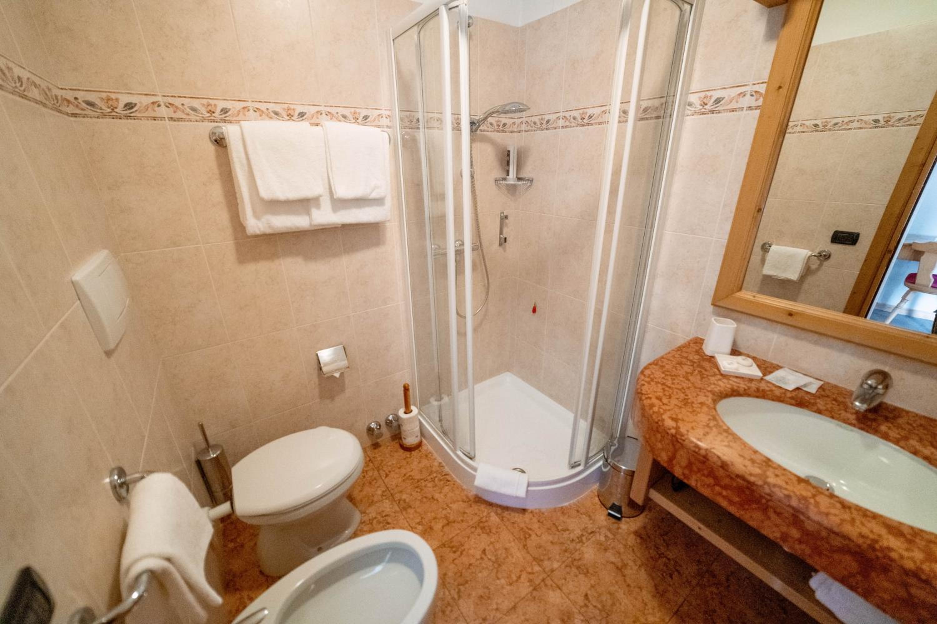 Comfort Quadruple Room - Photo 8