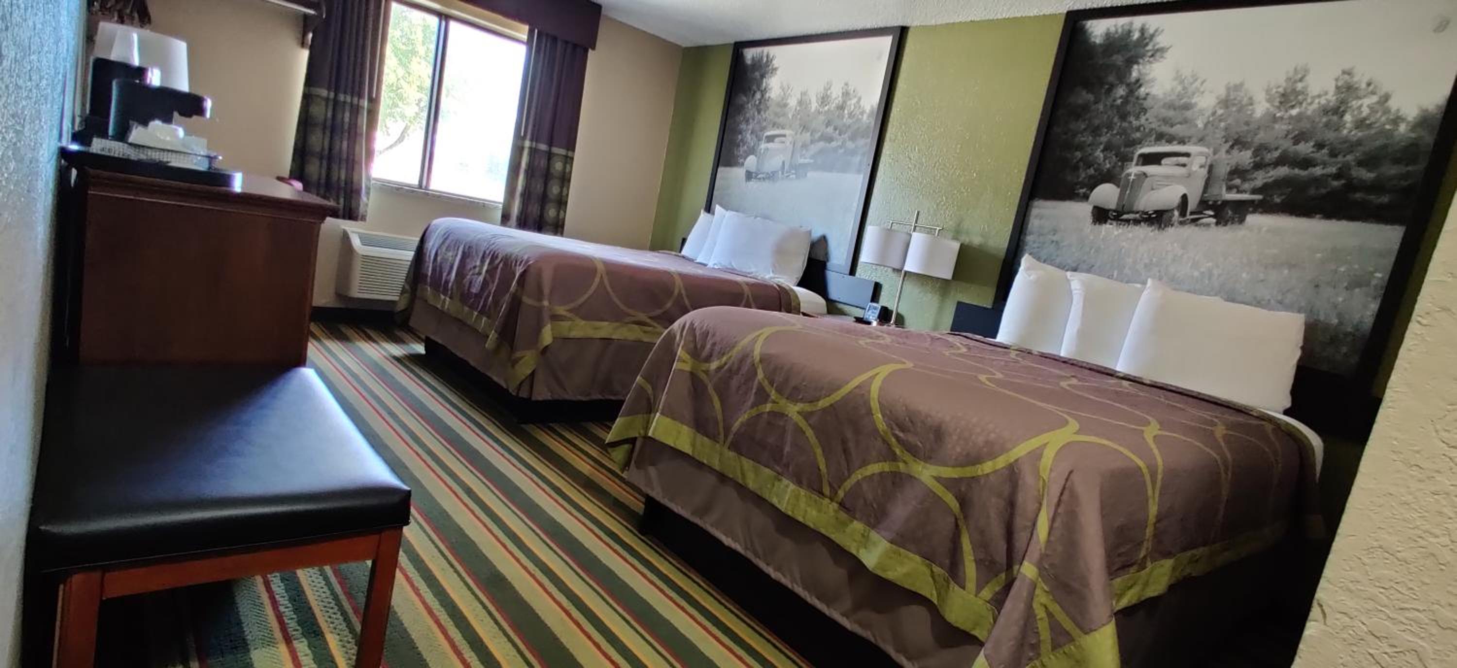 Queen Room with Two Queen Beds - Non-Smoking - Photo 1