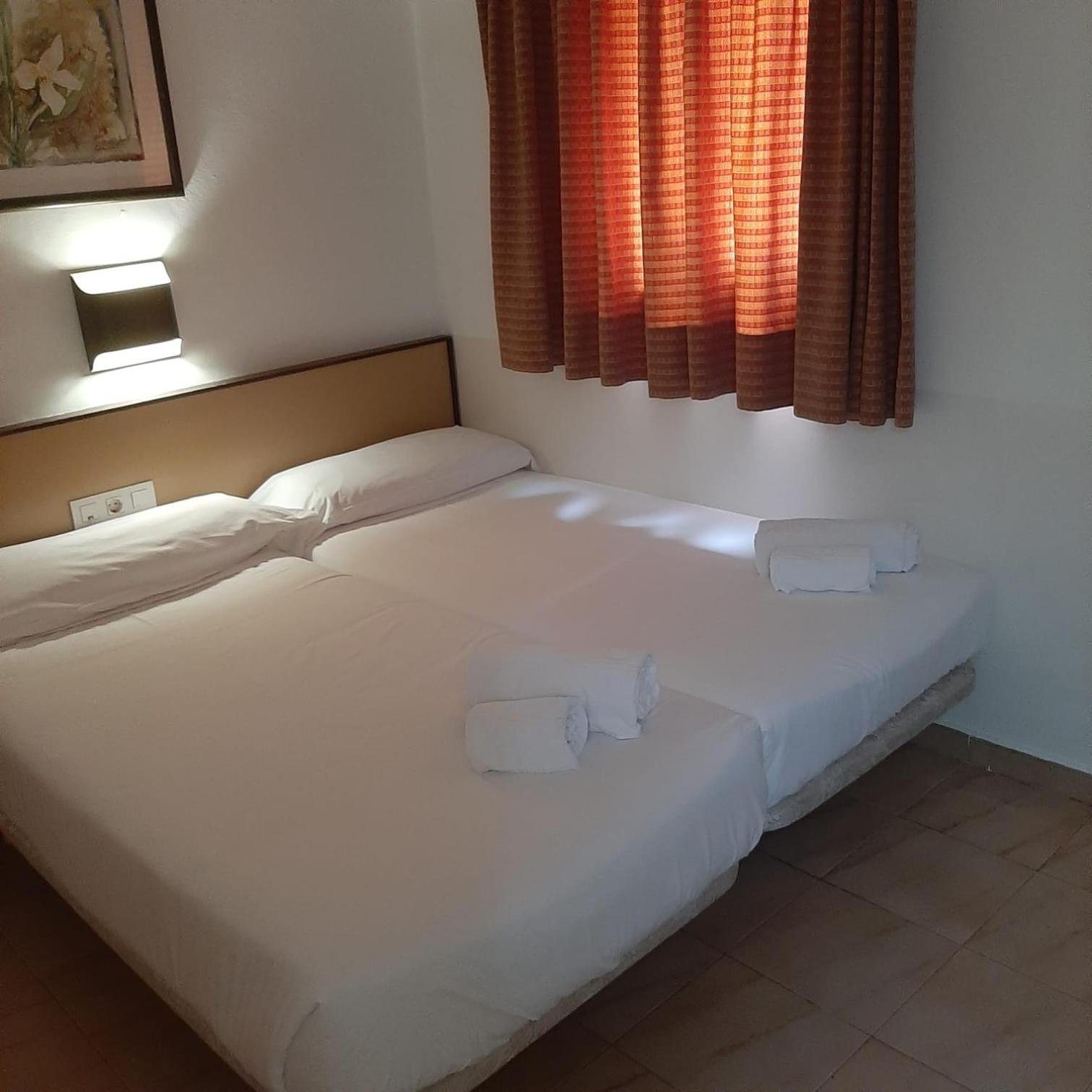 Budget Double Room with Shared Bathroom photo 2