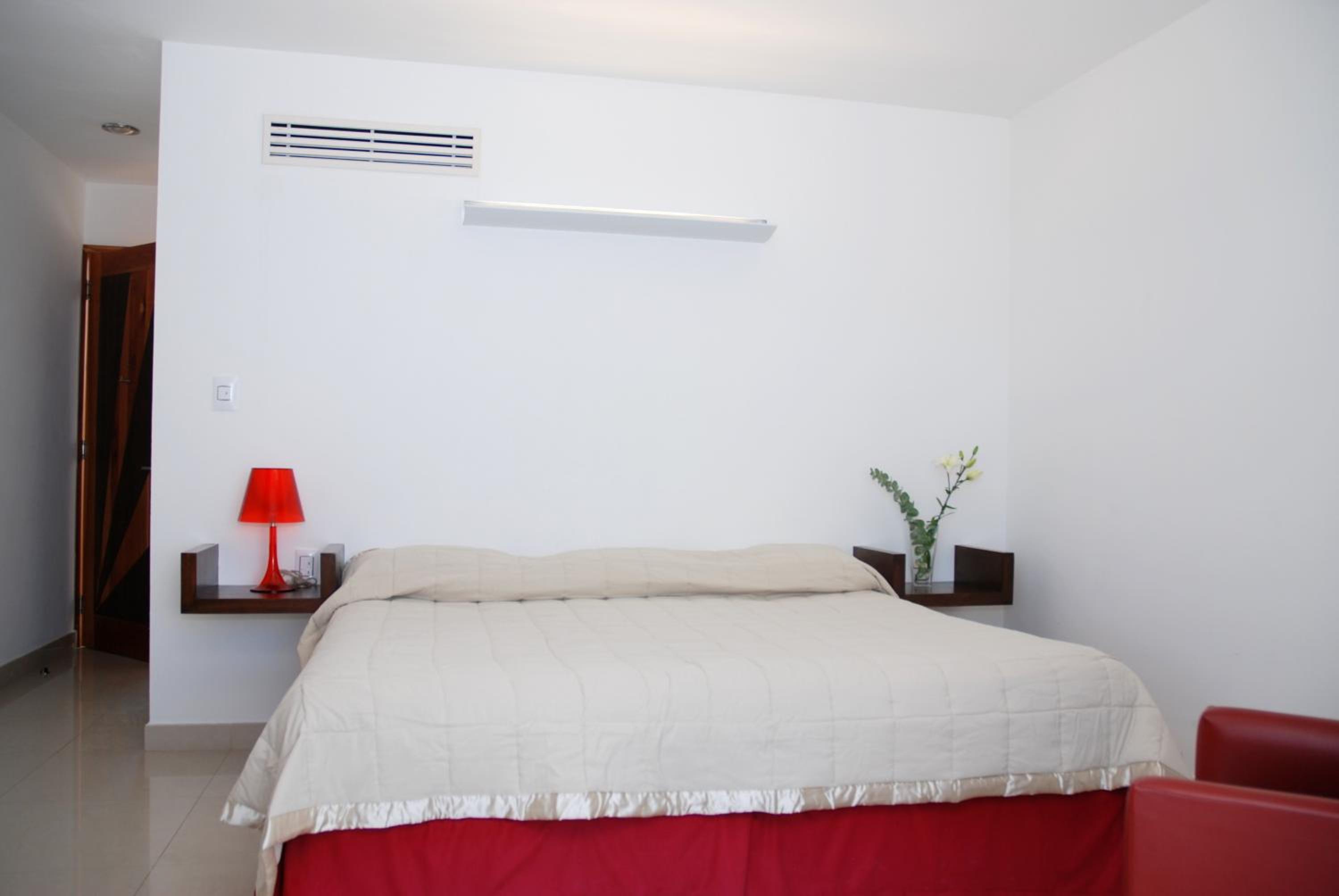 Deluxe King Room - Photo 1