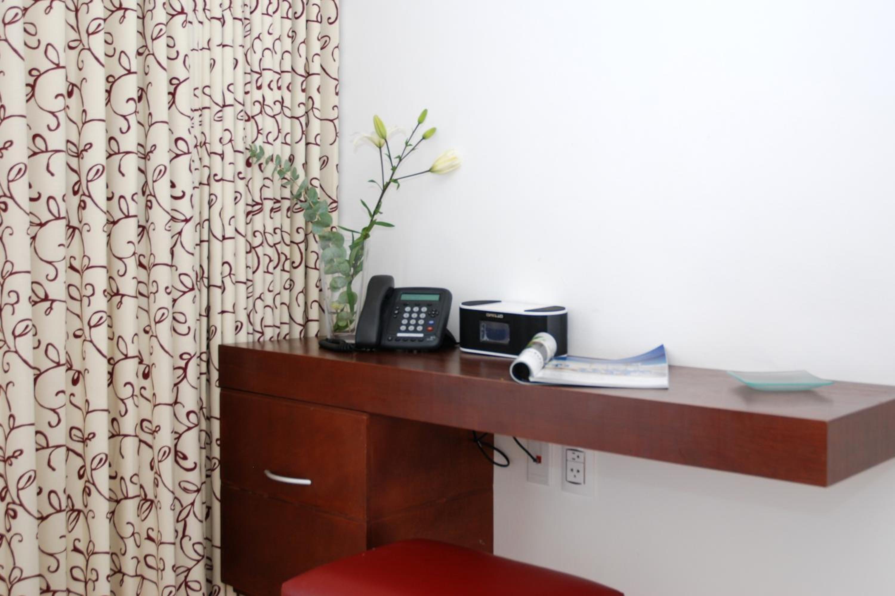 Deluxe King Room - Photo 4