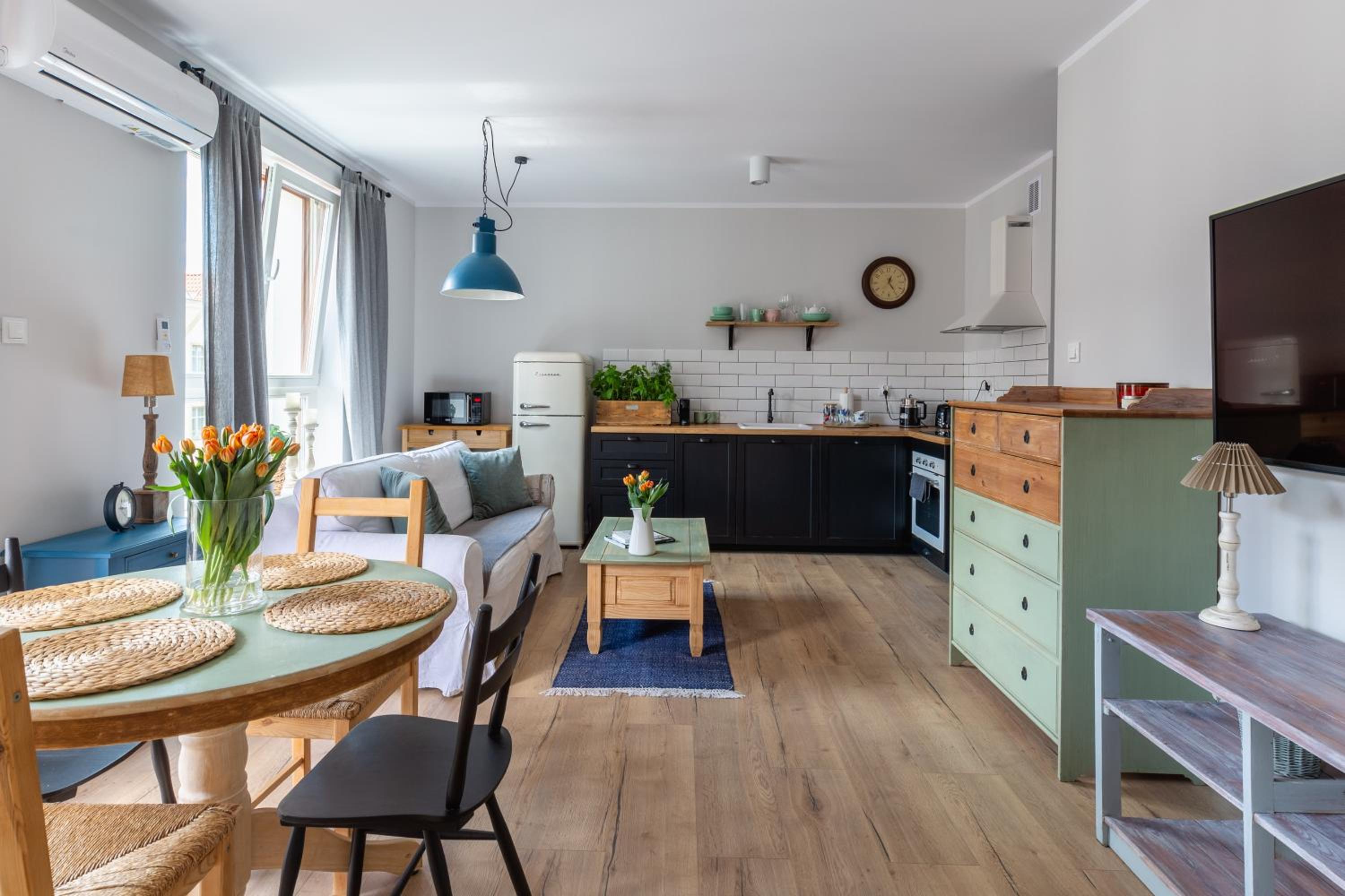 One-Bedroom Apartment - Photo 6