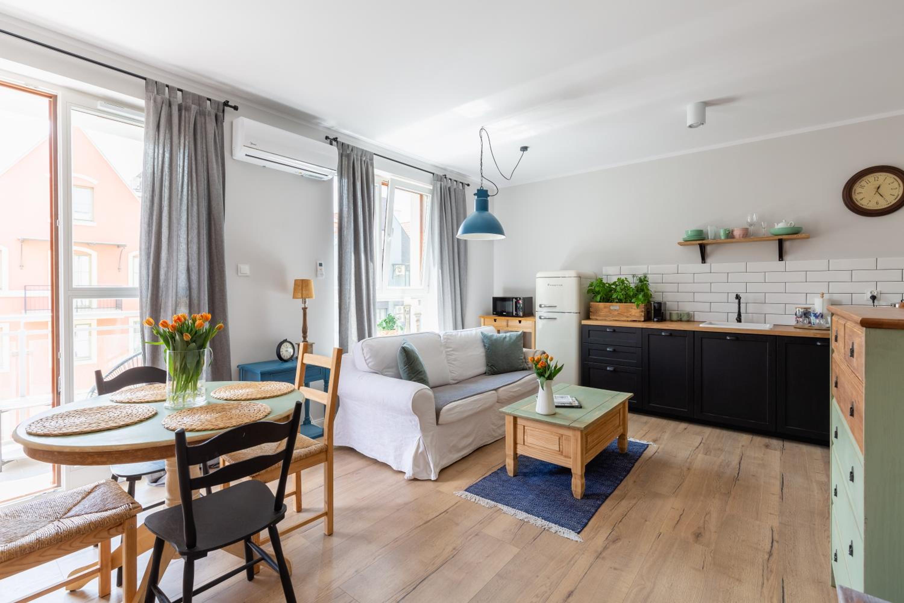 One-Bedroom Apartment - Photo 11