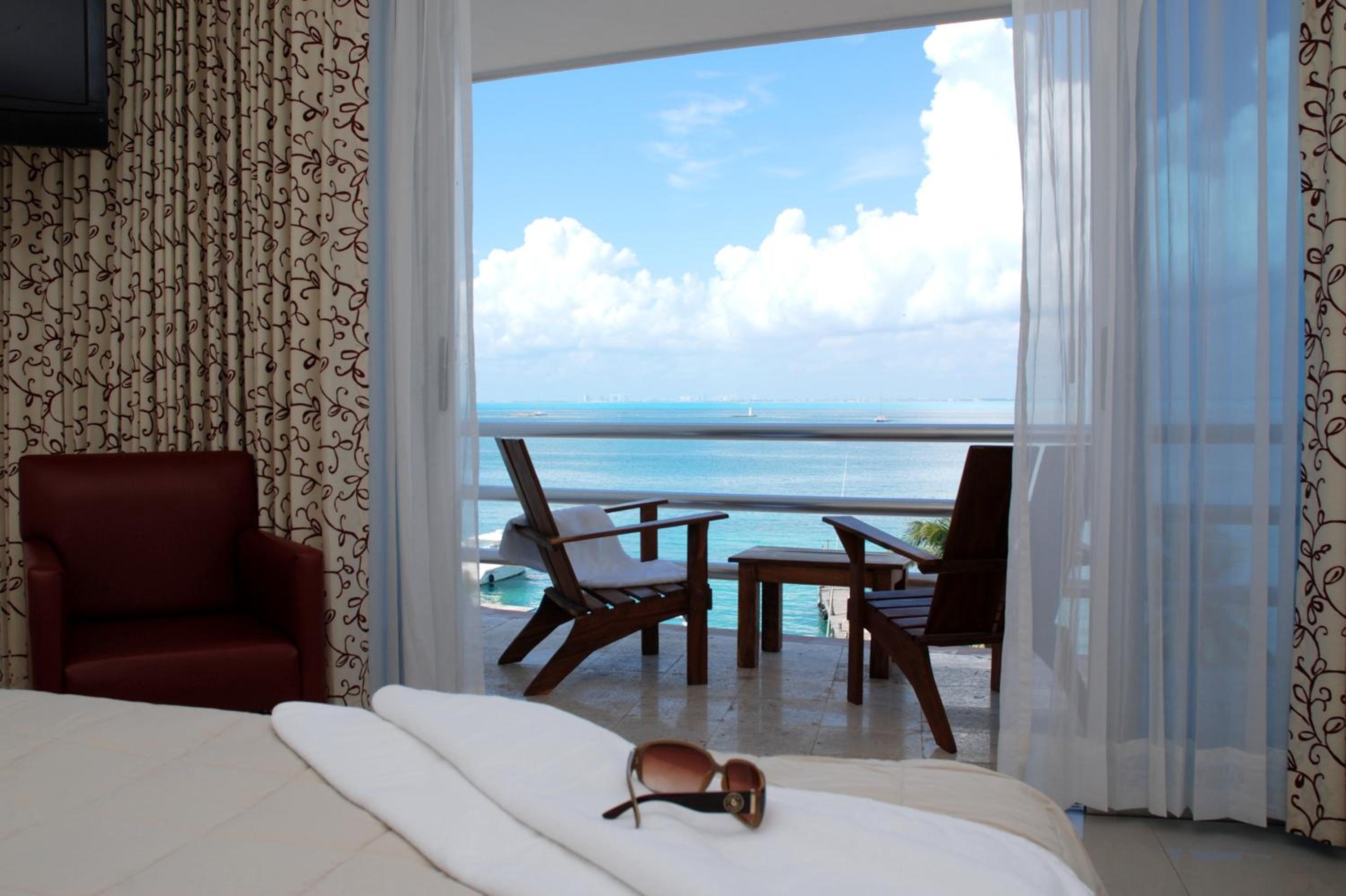 Deluxe Bay View with King bed - Photo 6