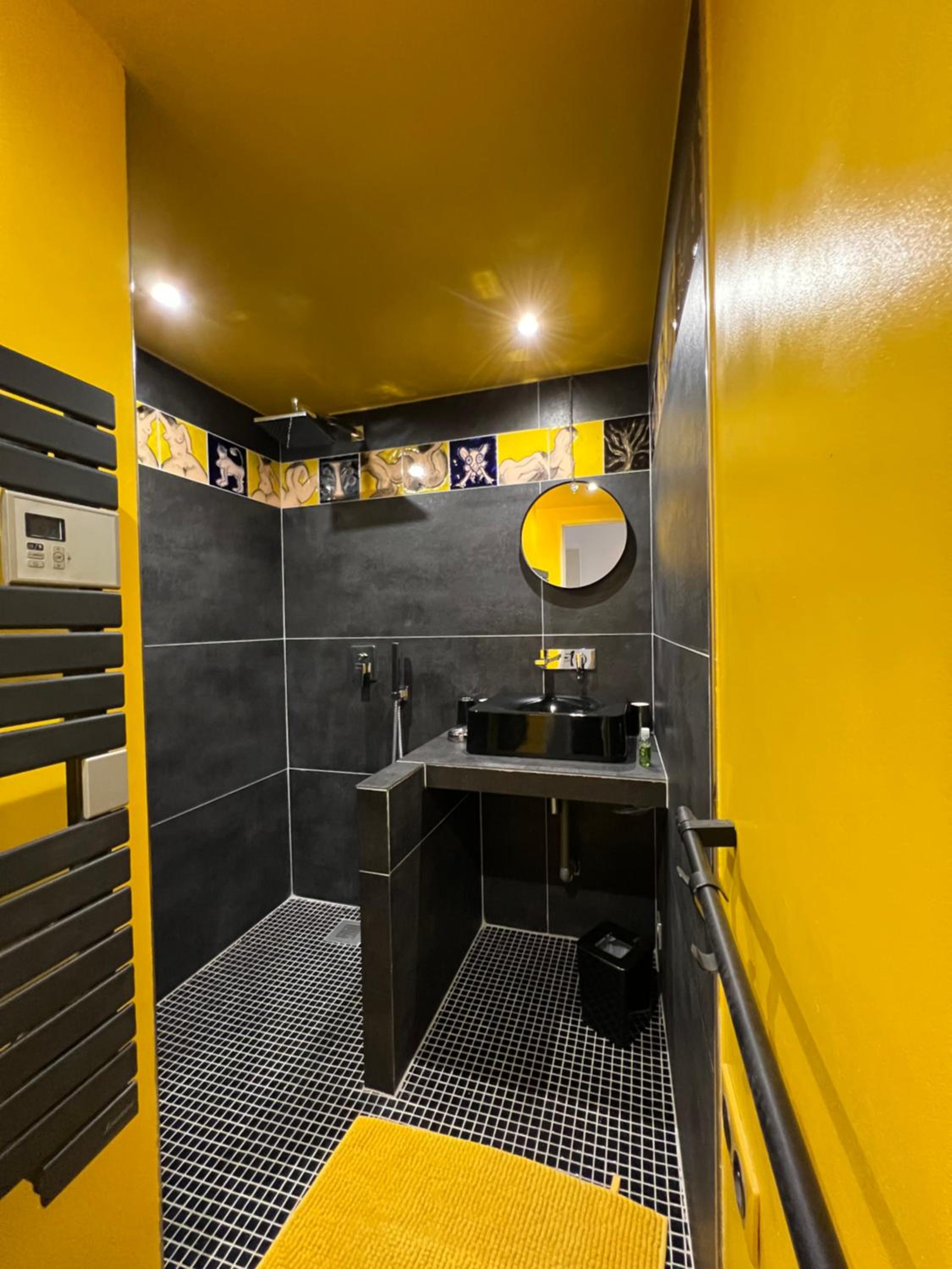 Double Room with Private Bathroom - Photo 25