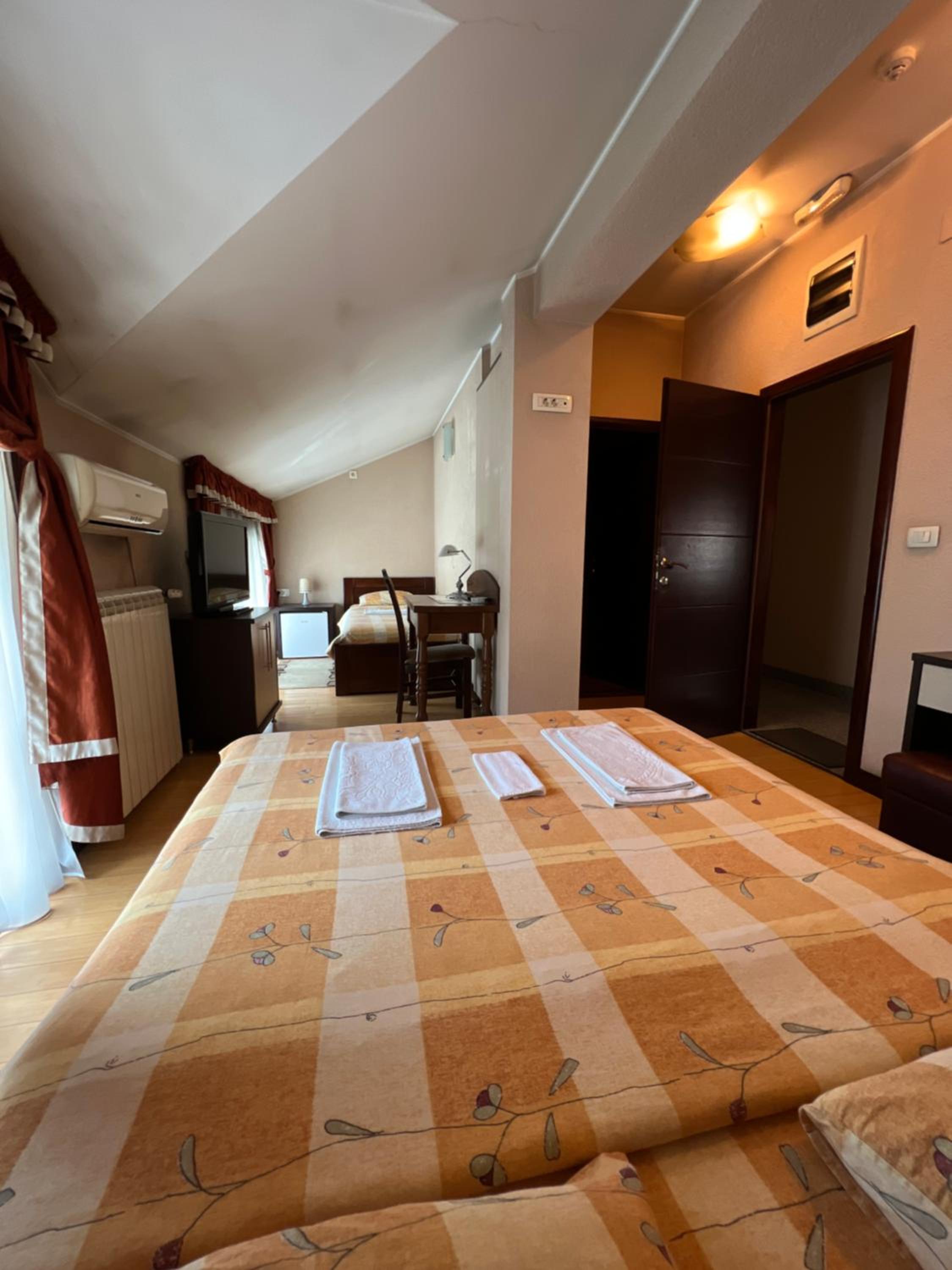 Deluxe Triple Room - Photo 2