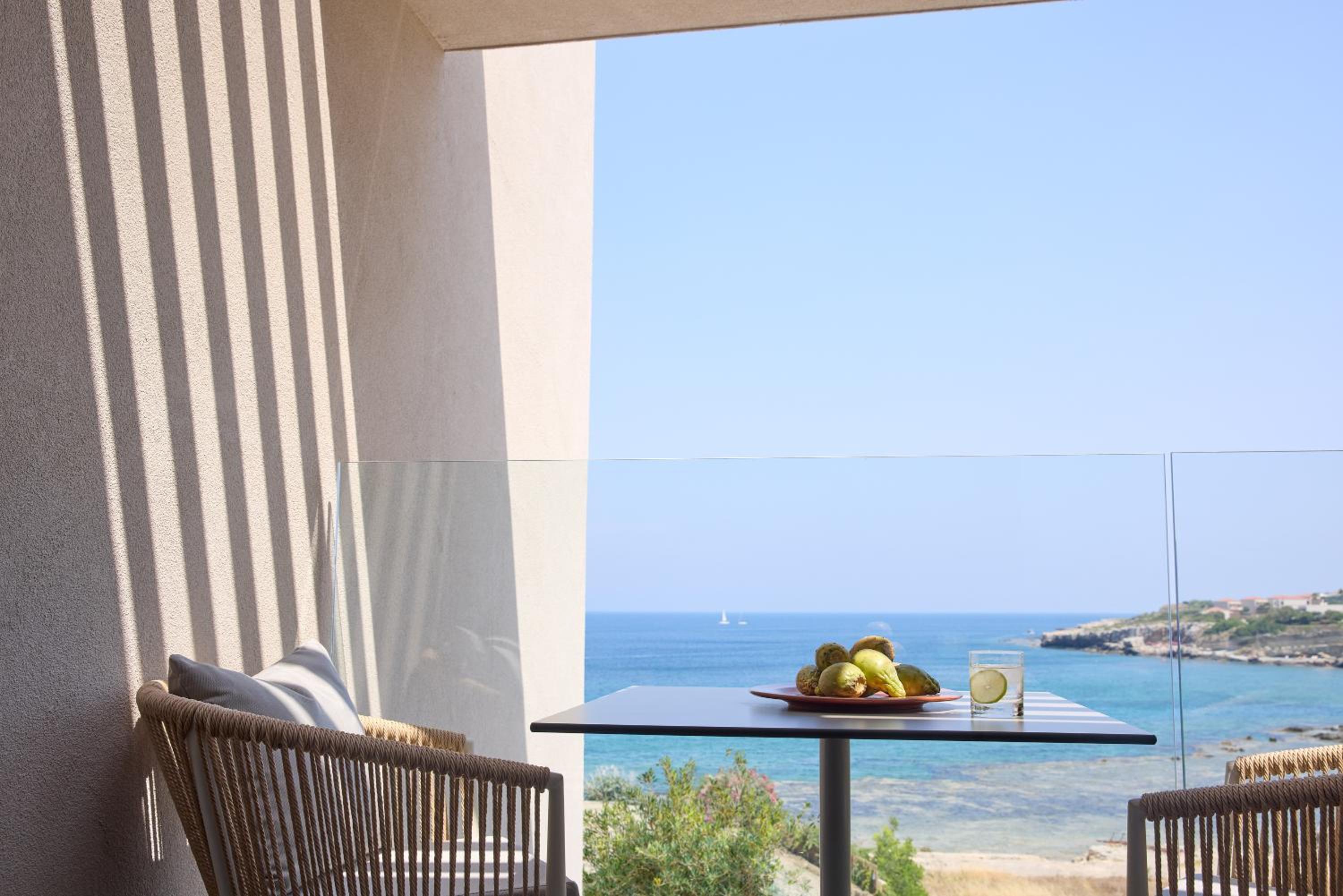Deluxe Room with Sea View photo 3