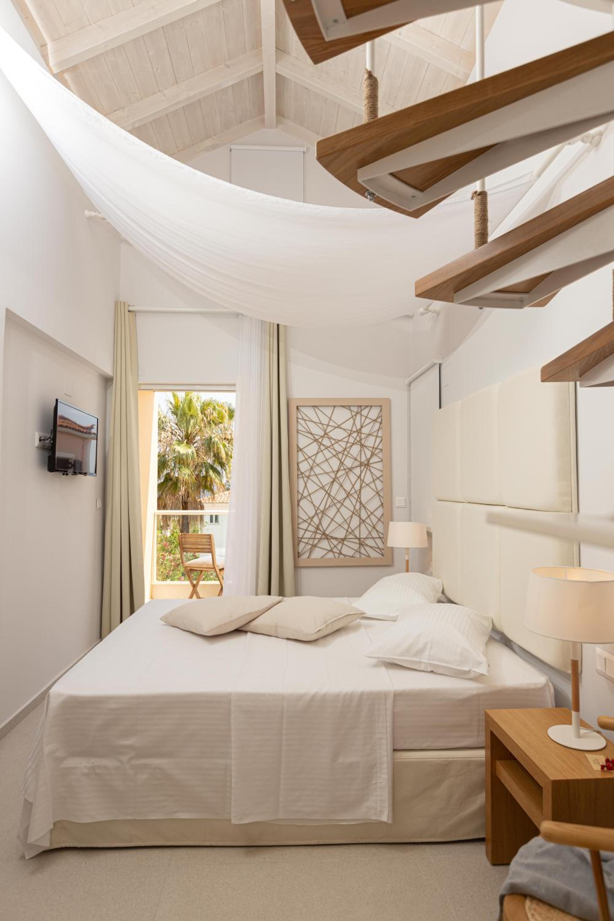 Deluxe Double Room with Balcony and Sea View