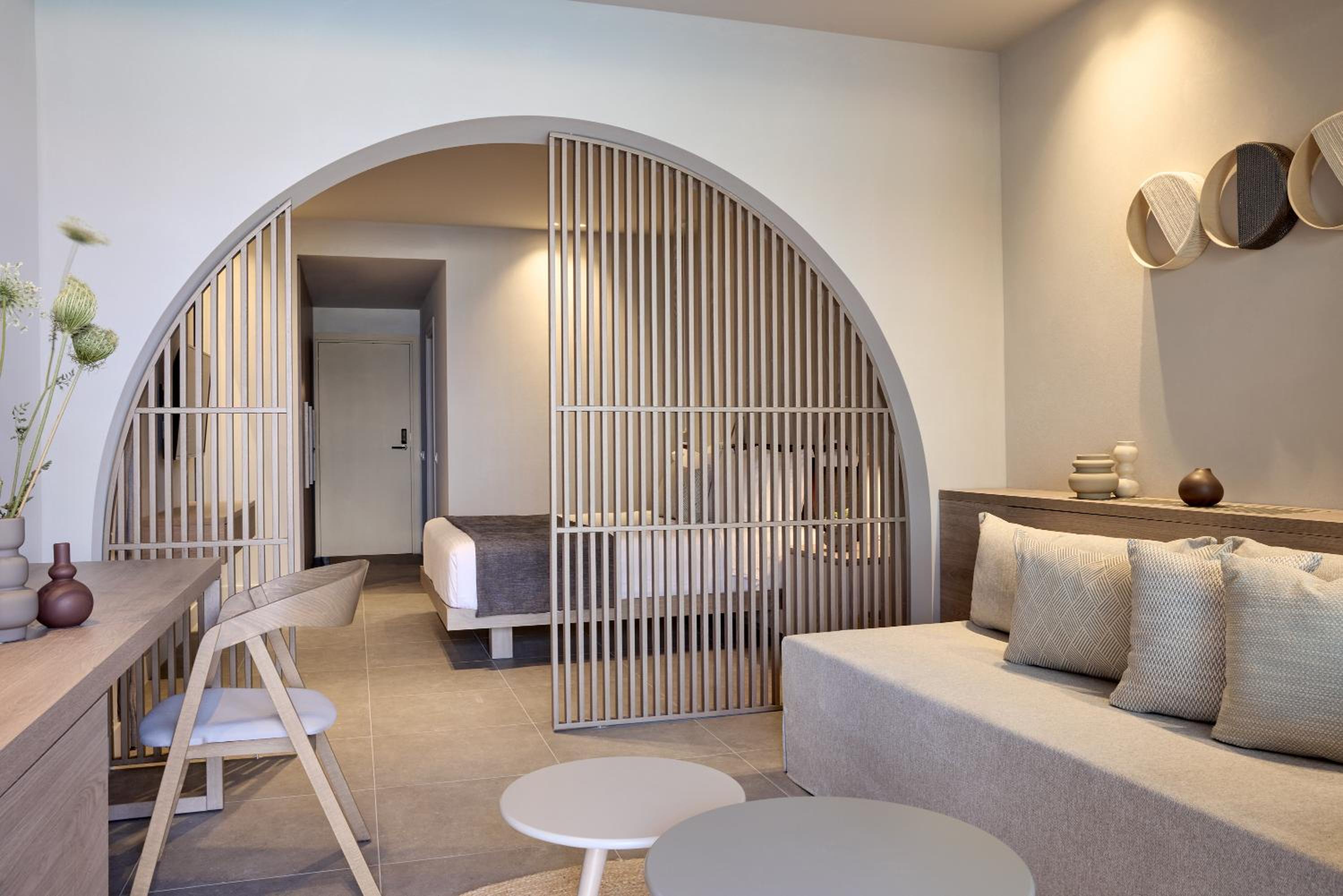 Junior Suite with Sharing Pool and Pool View