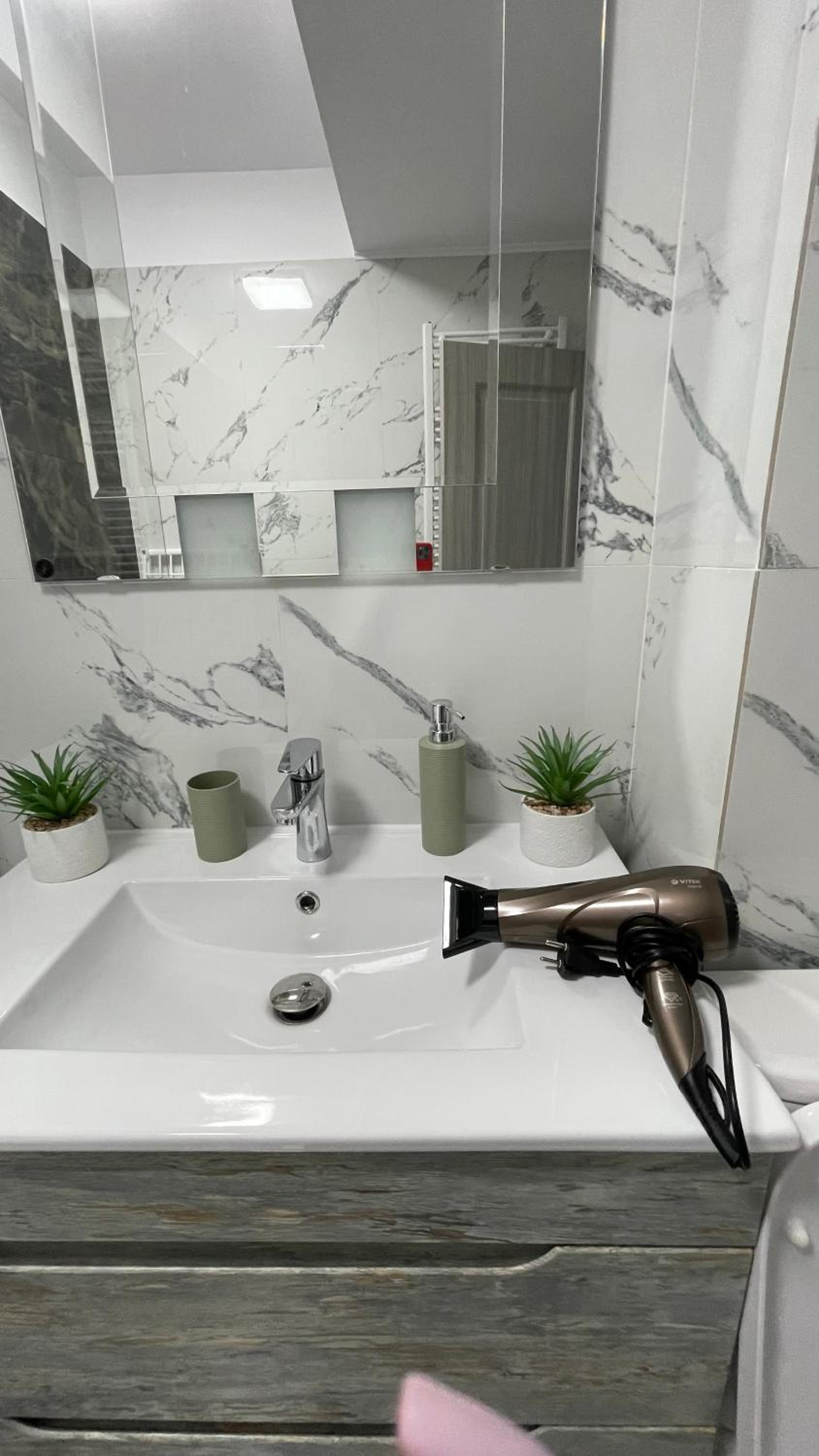 One-Bedroom Apartment - Photo 8