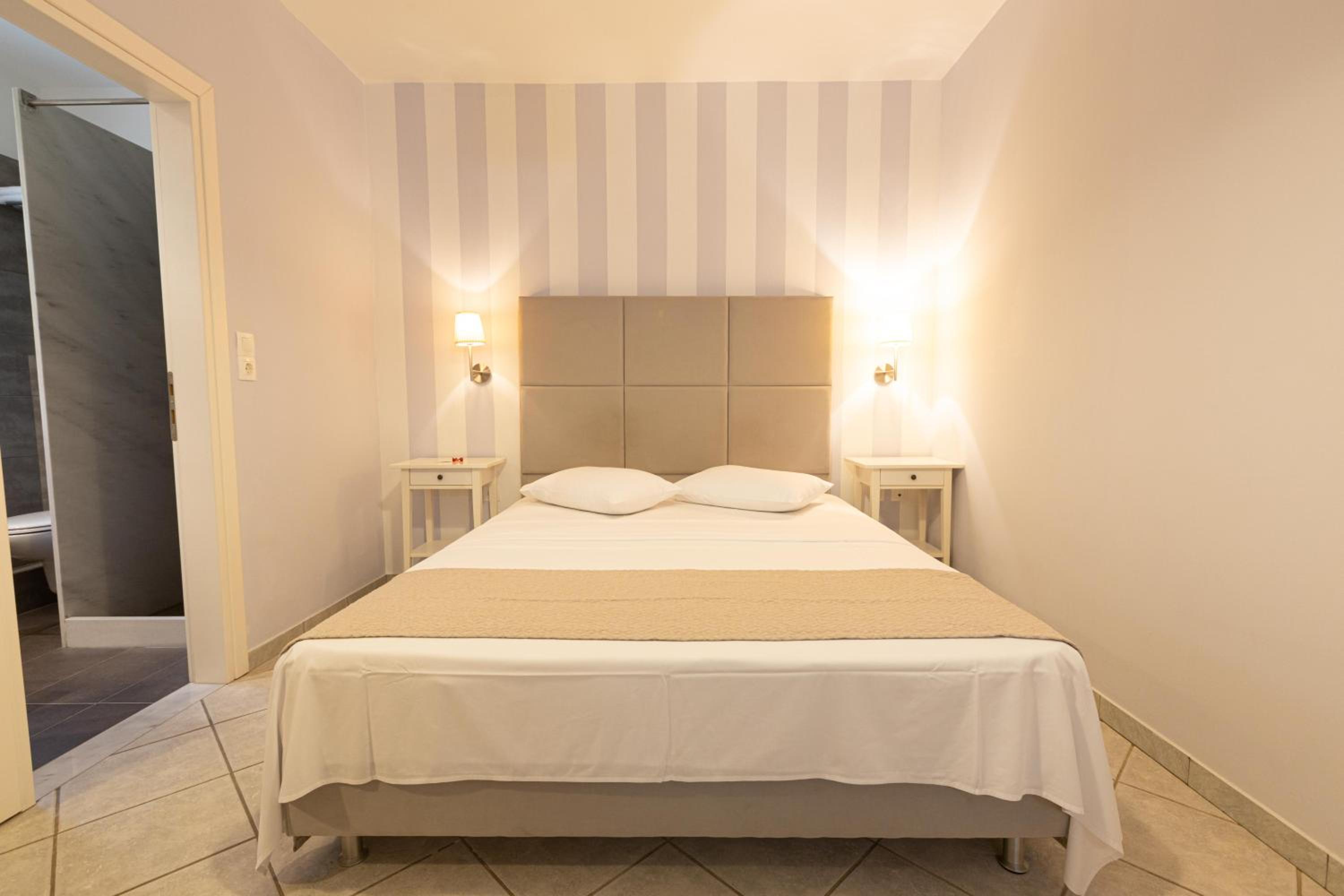 Deluxe Triple Room with Sea View photo 3