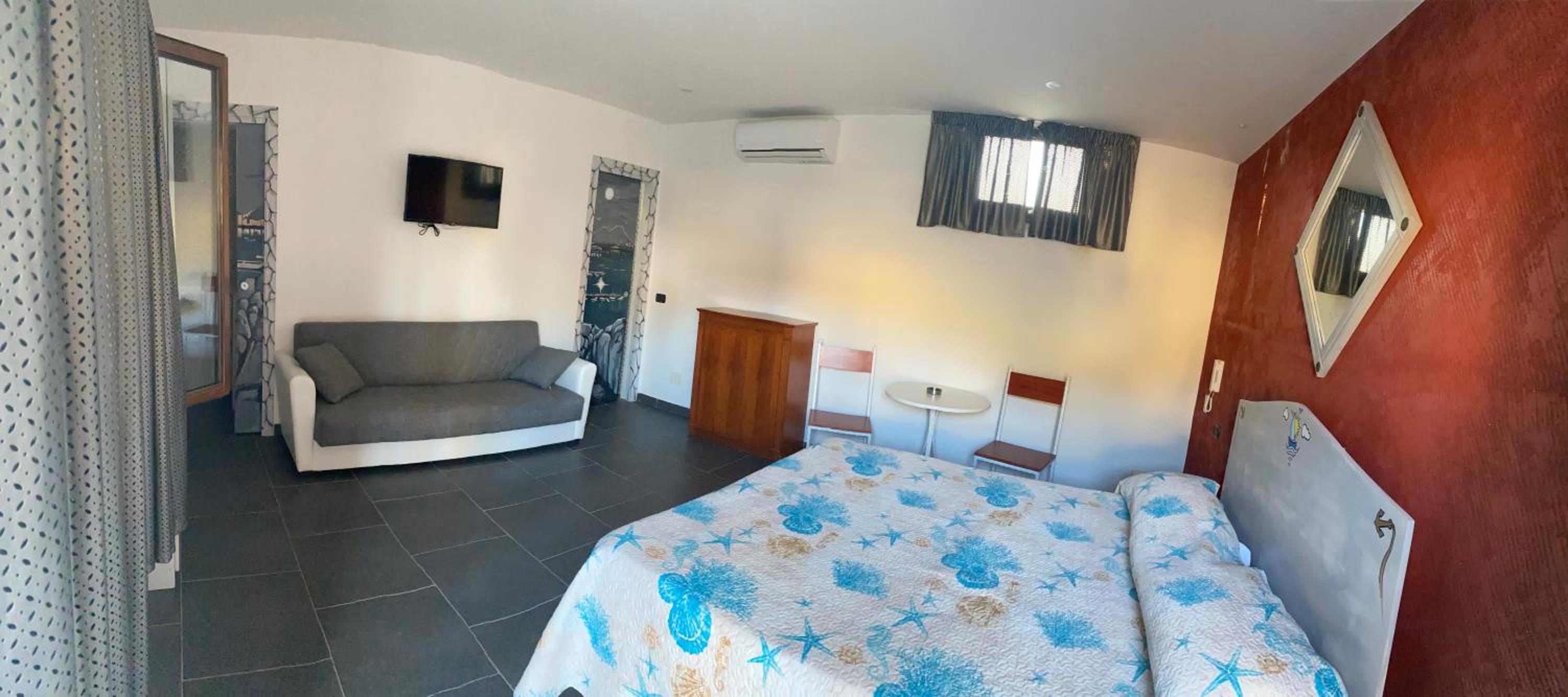 Large Double Room photo 1