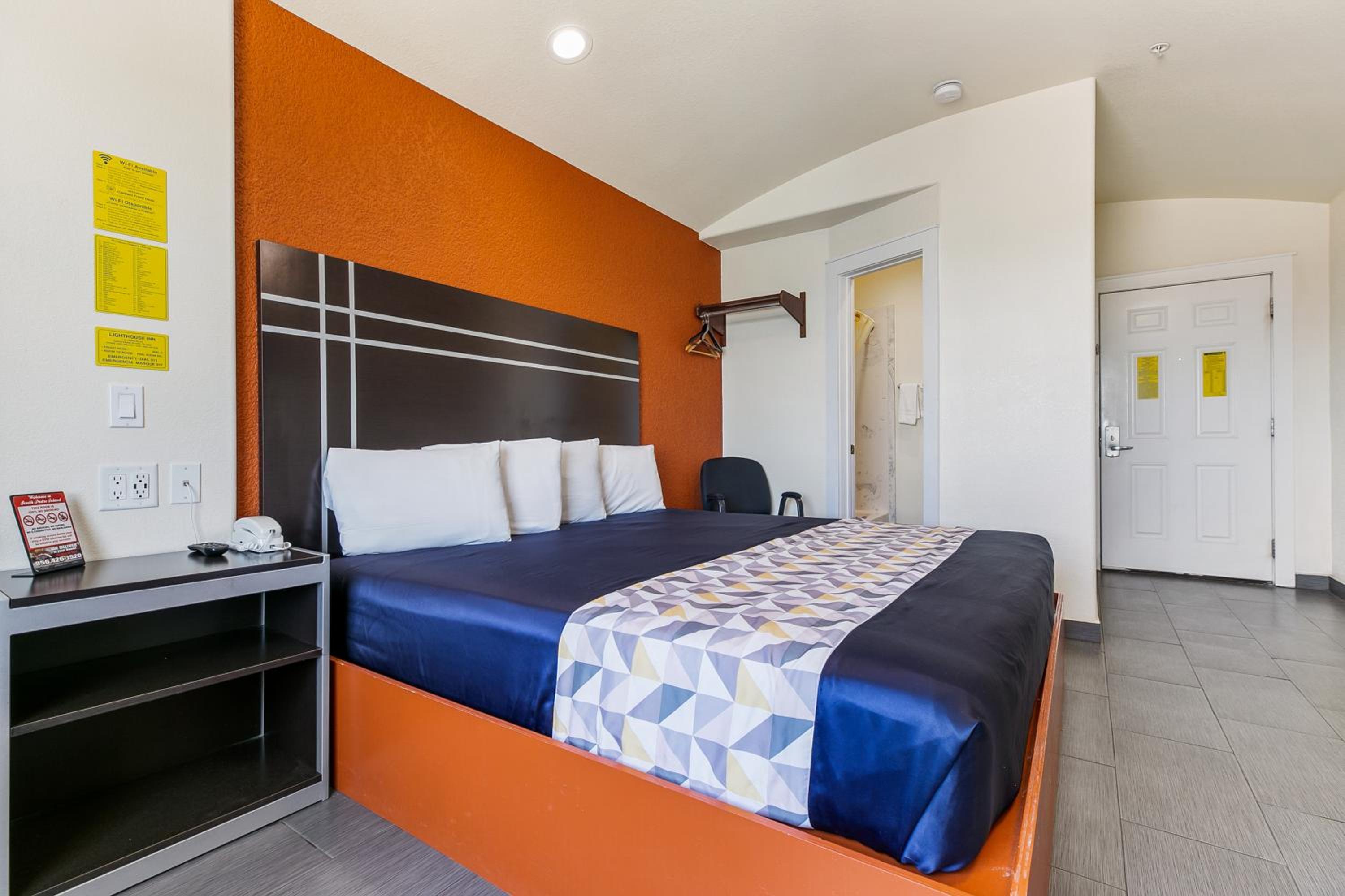 Standard King Room photo 1
