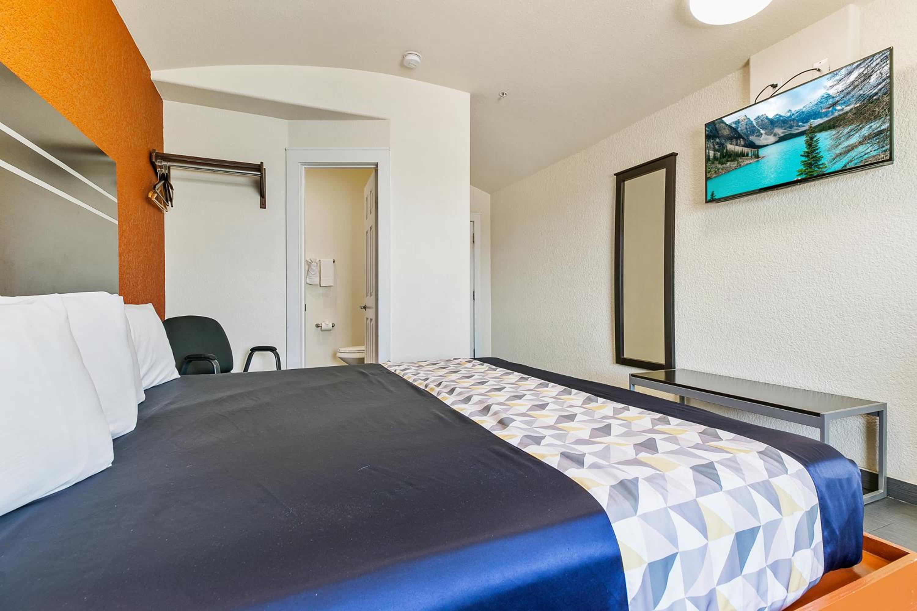 Standard King Room photo 2
