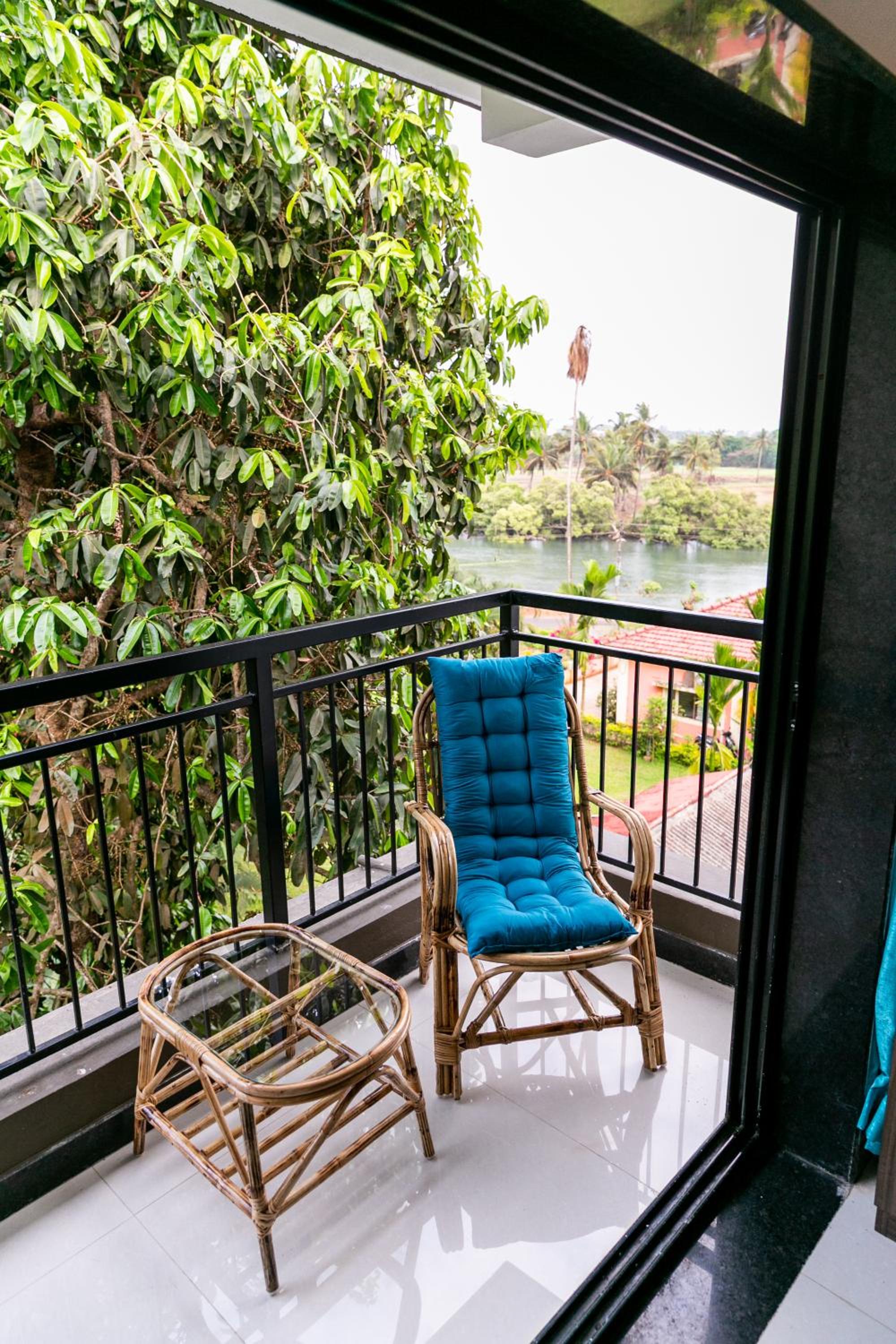 Double Room with Pool View - Photo 1