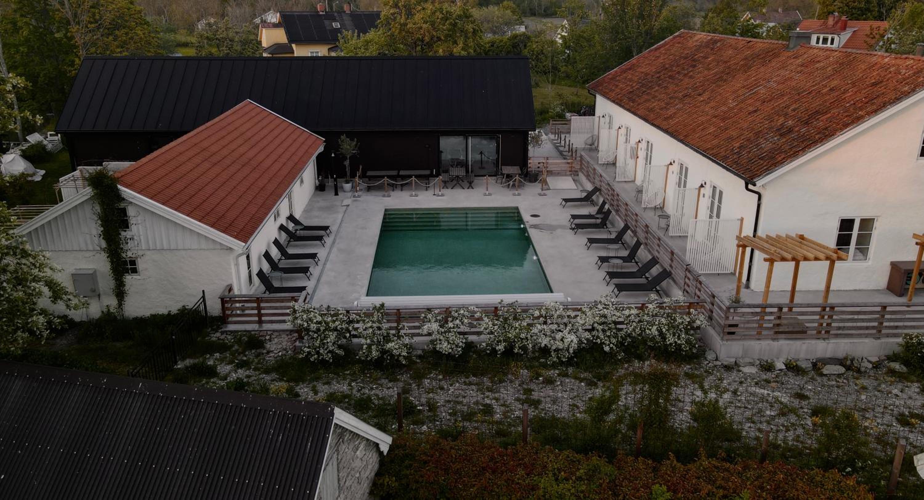 King Suite with Pool View - Photo 13