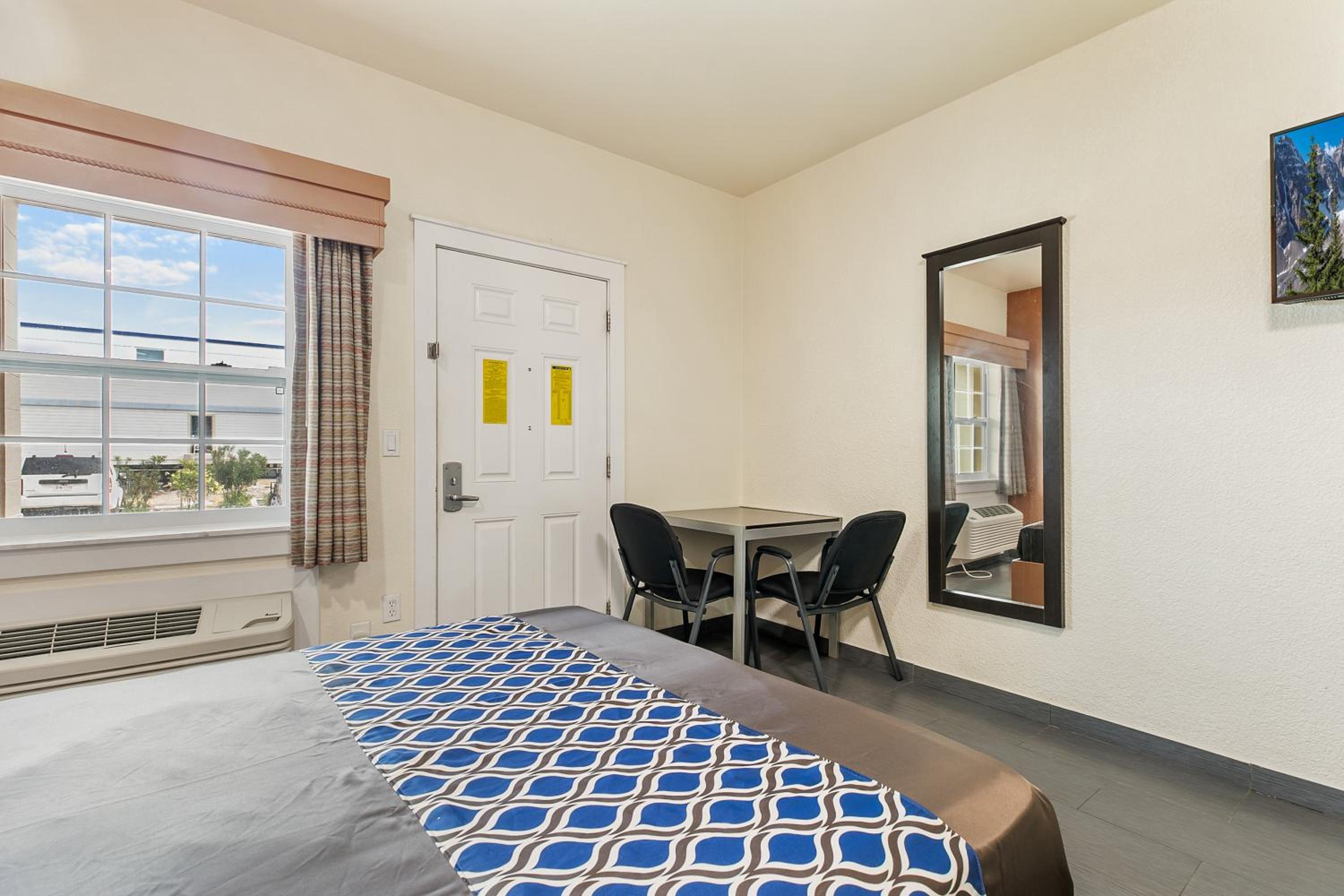 Double Room - Disability Access photo 3