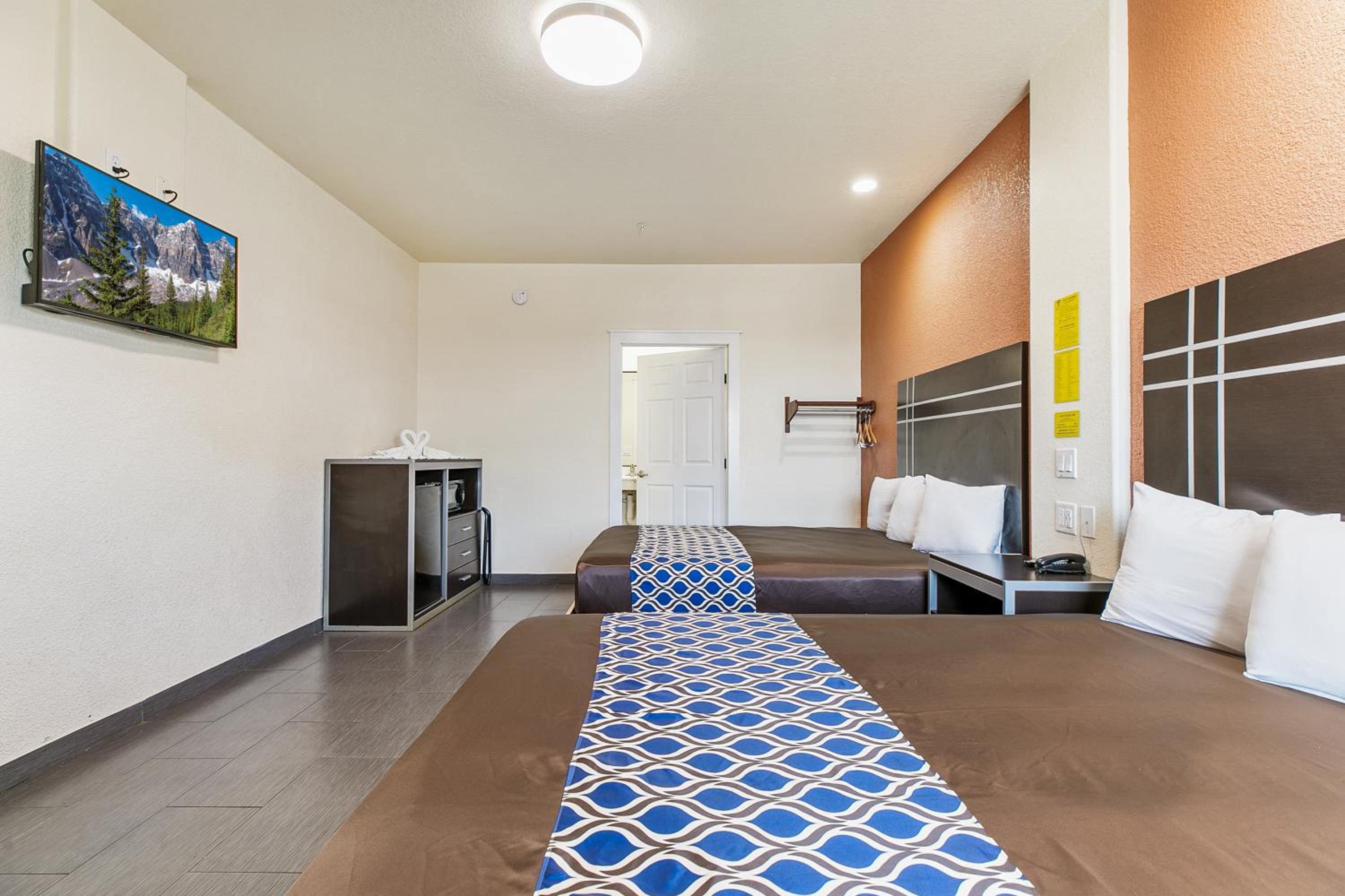 Double Room - Disability Access photo 3