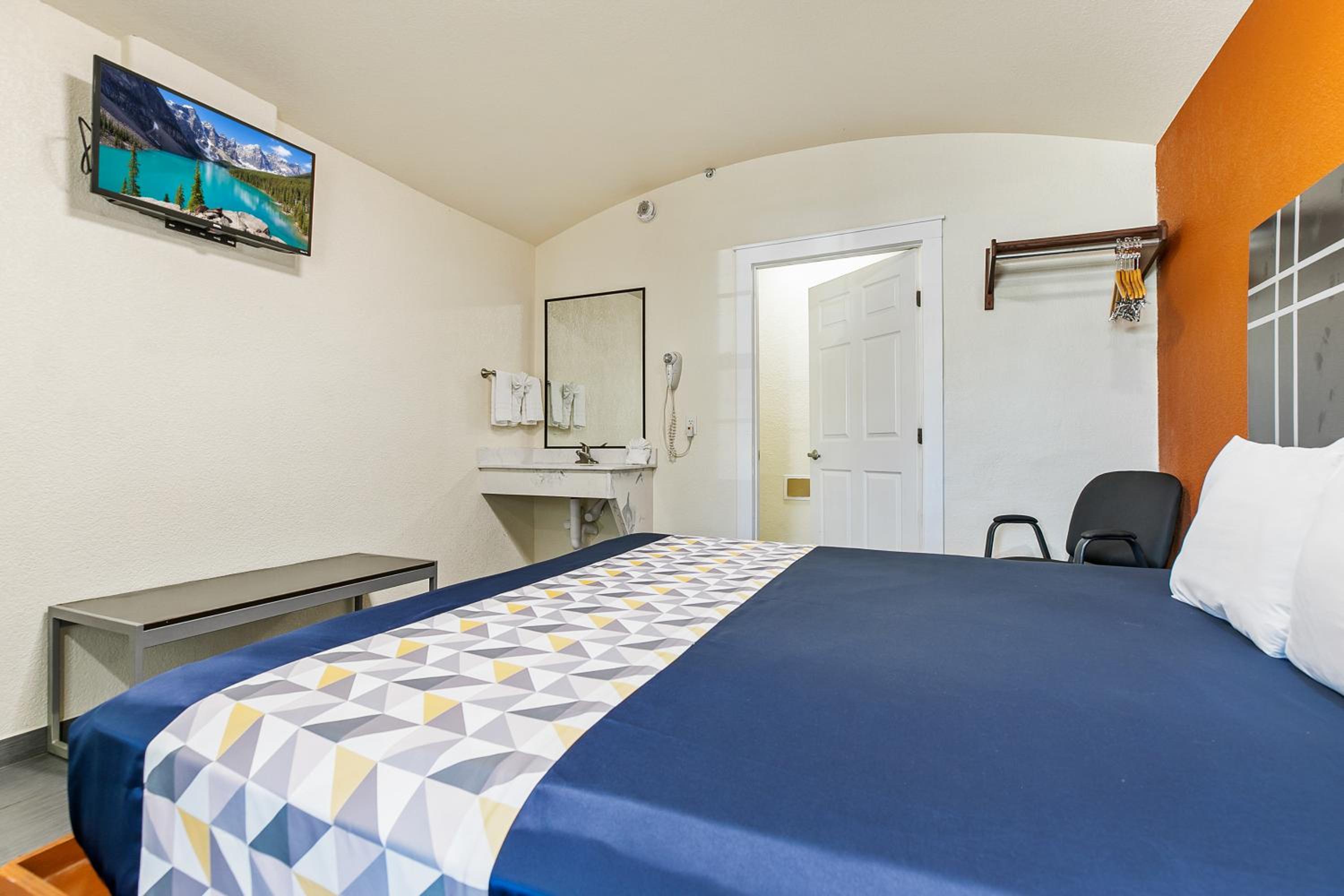 King Room - Disability Access photo 2