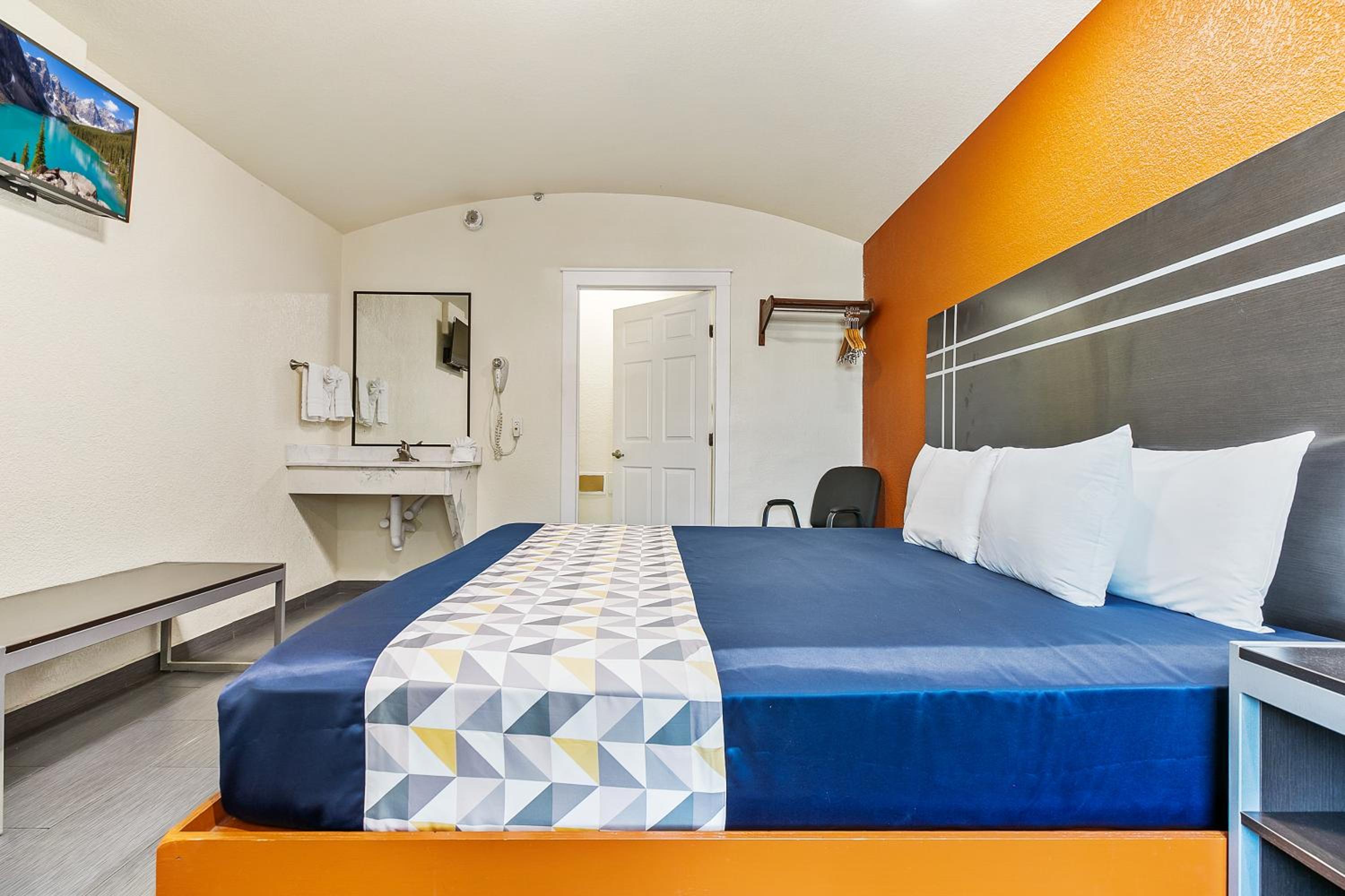 King Room - Disability Access photo 1