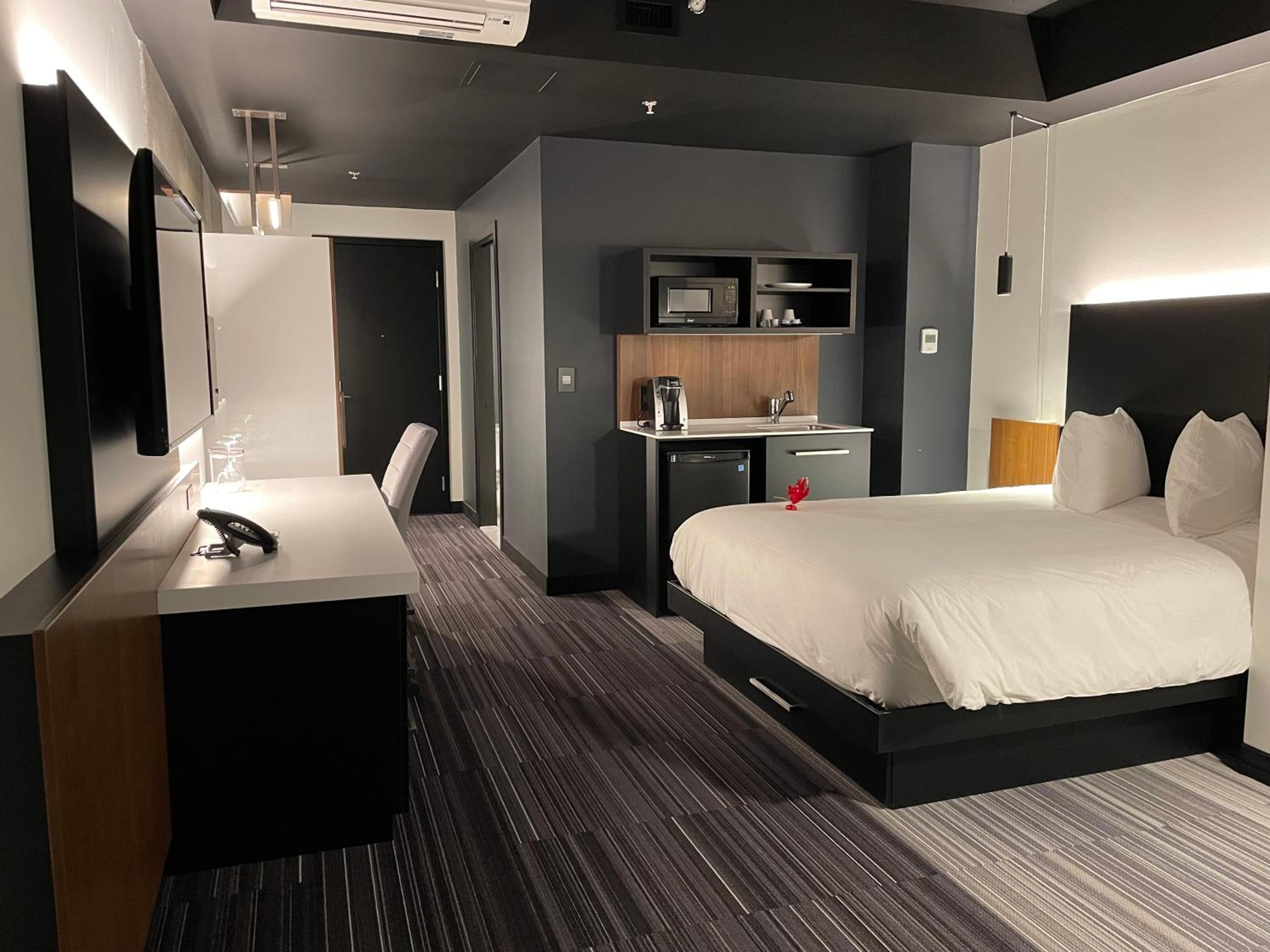 Superior King Suite - Photo 6
