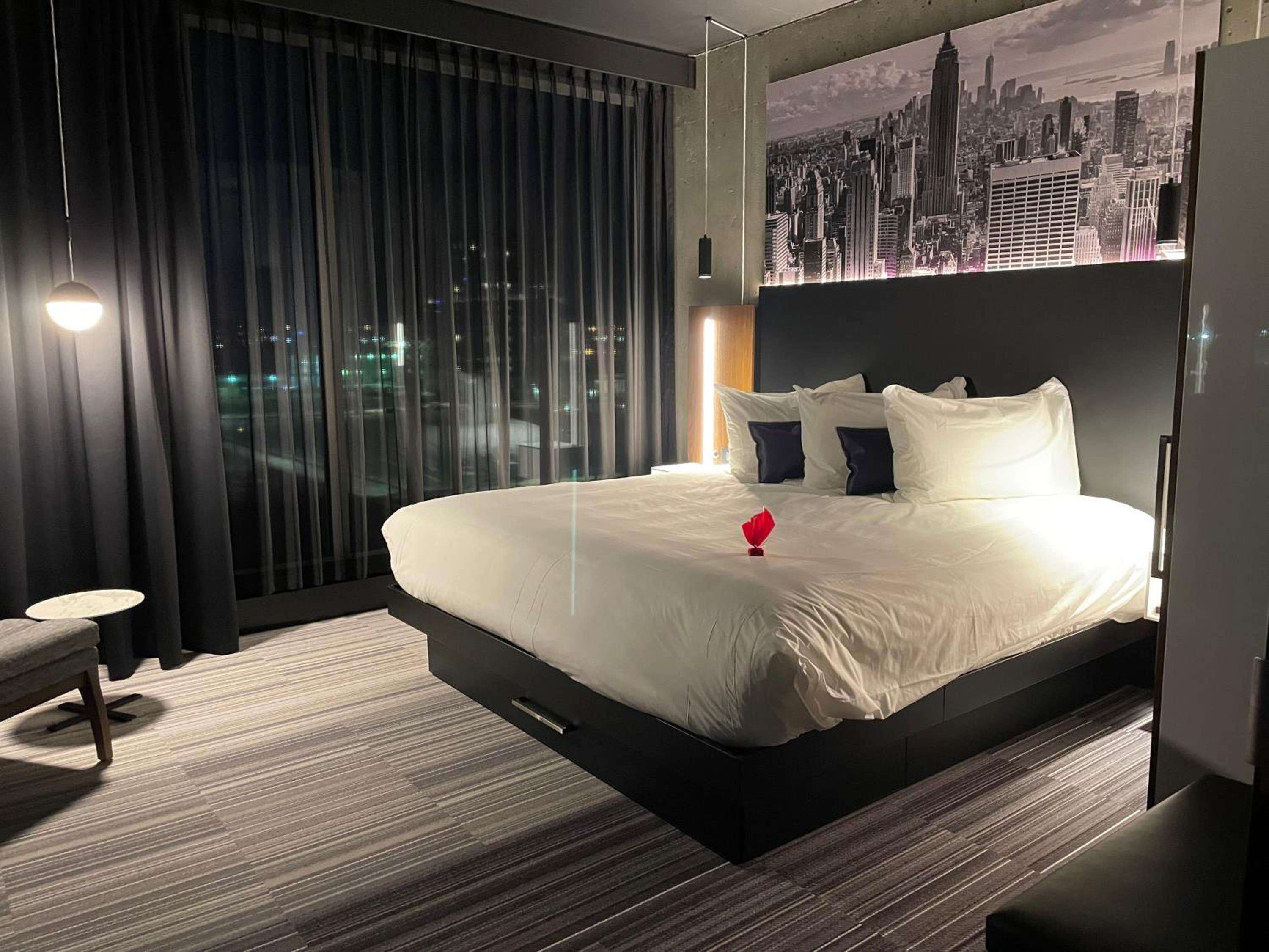 Superior King Suite - Photo 2