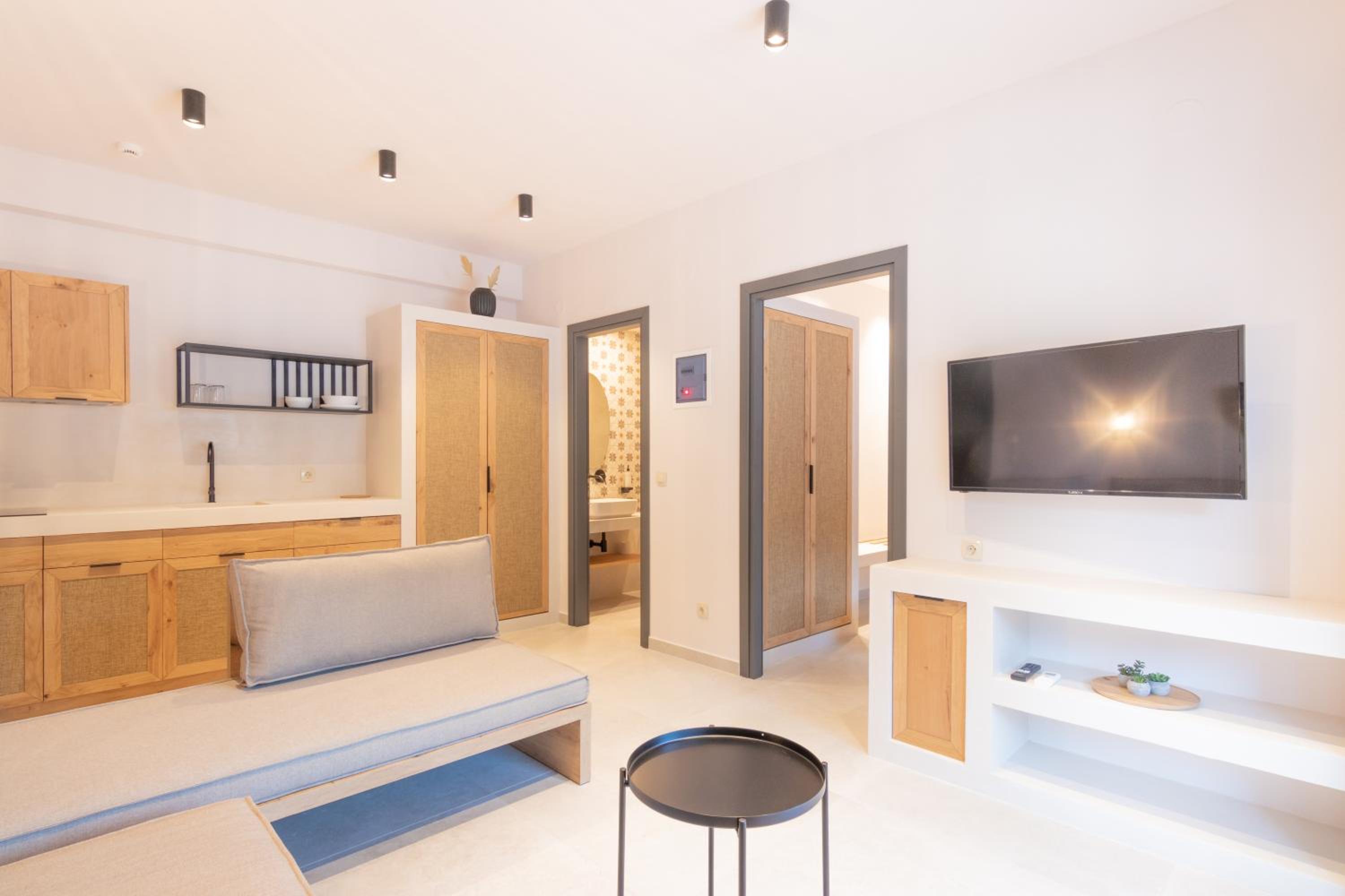 One-Bedroom Apartment - Photo 1