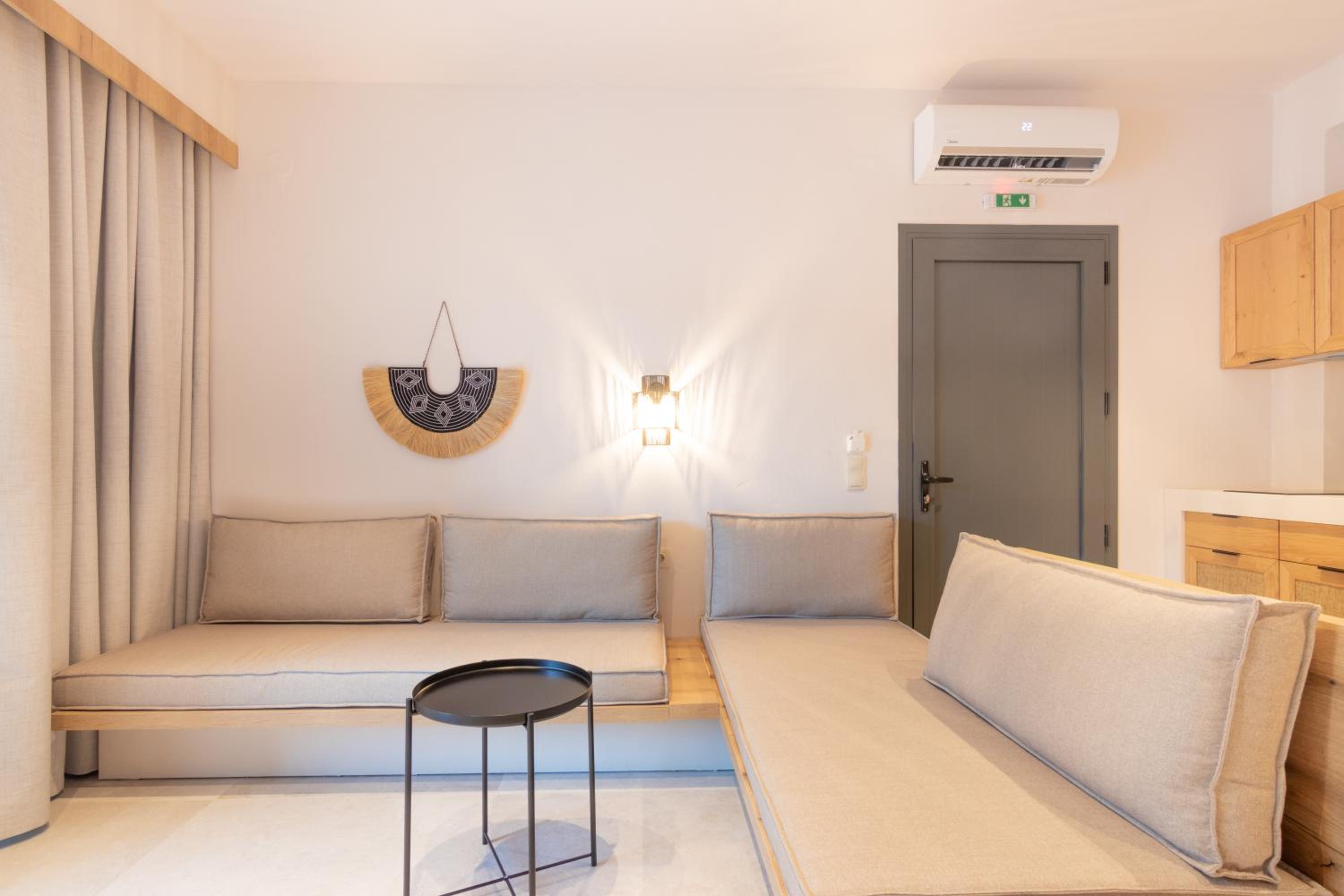 One-Bedroom Apartment - Photo 11