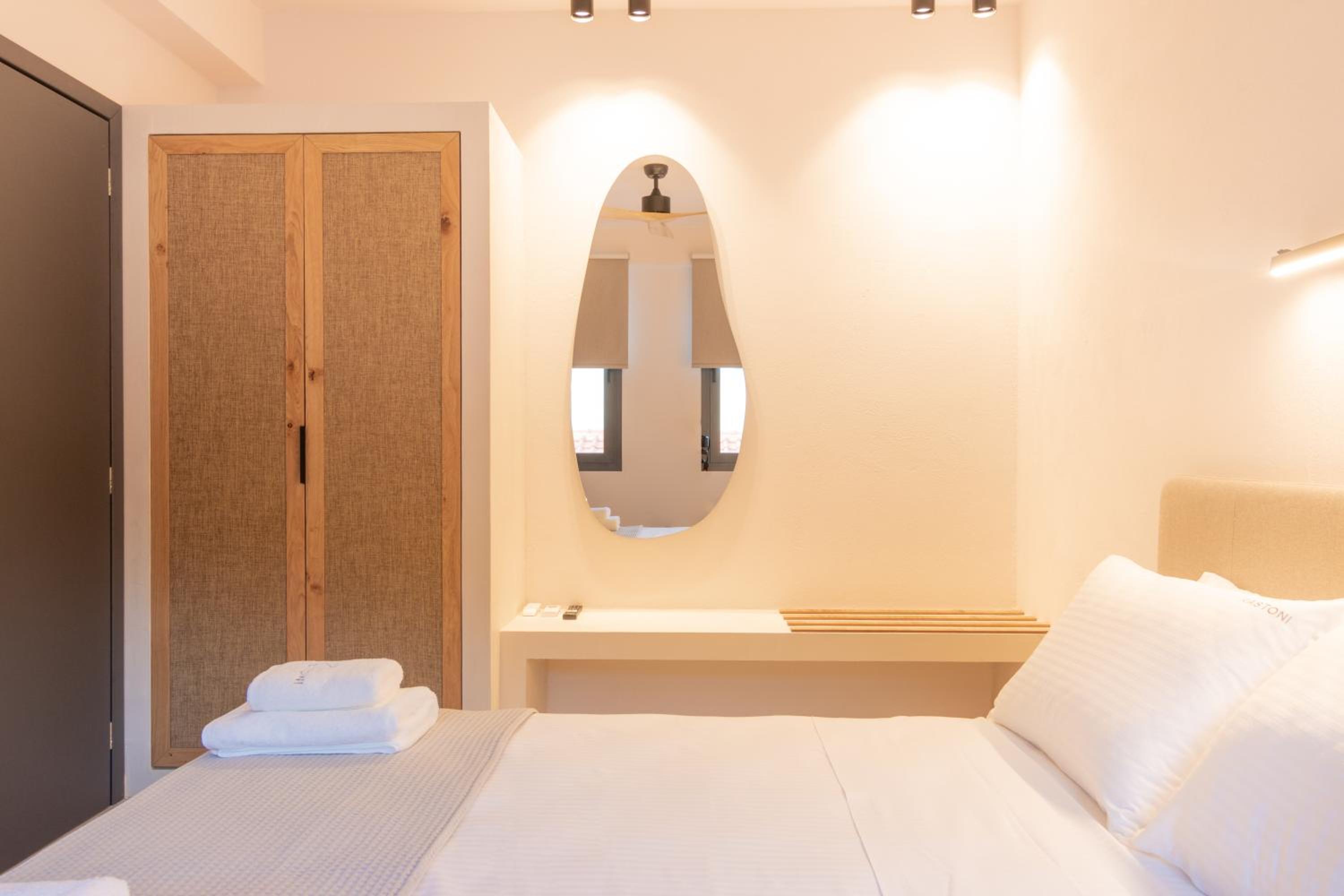 One-Bedroom Apartment - Photo 12